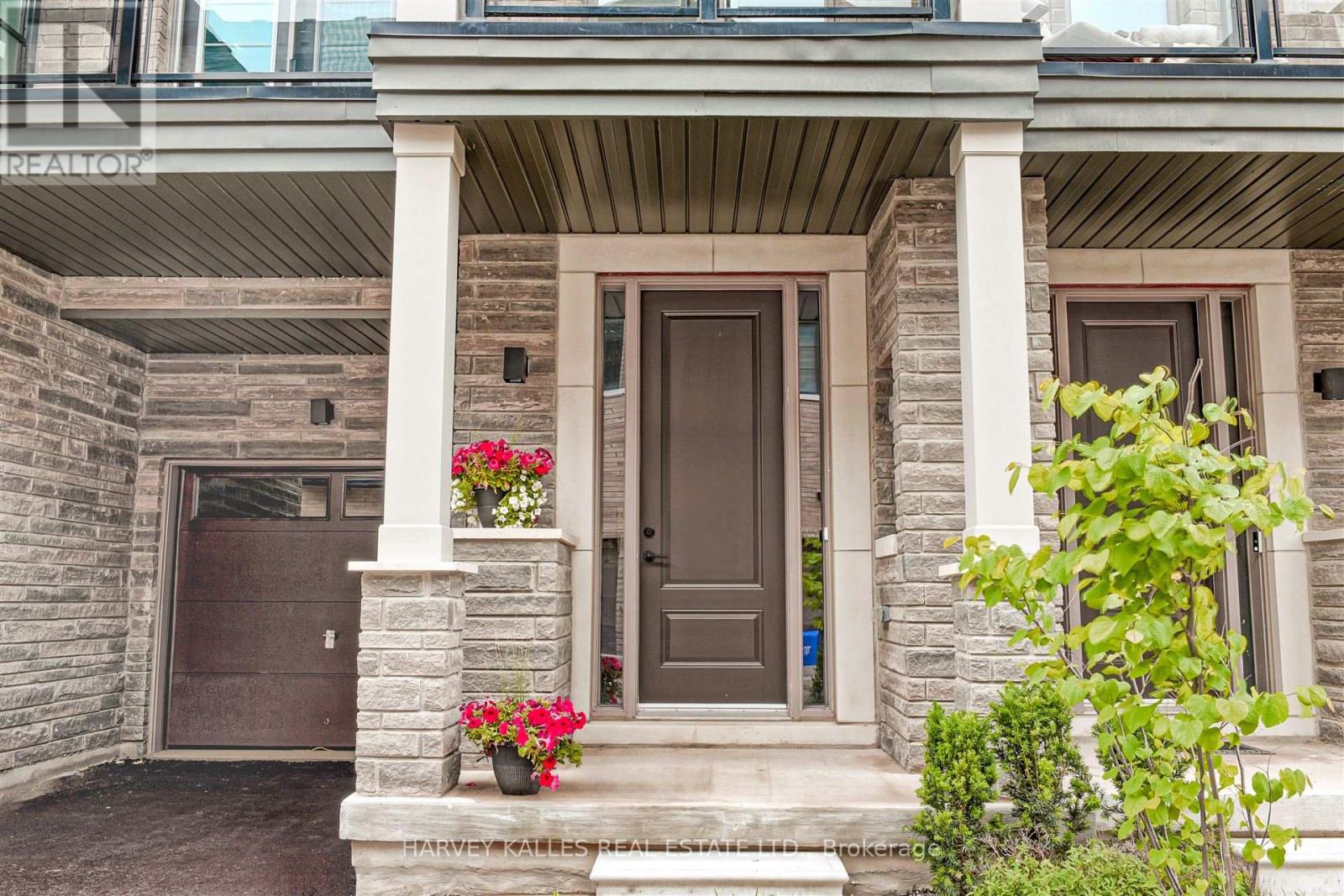 75 DE LA ROCHE DRIVE