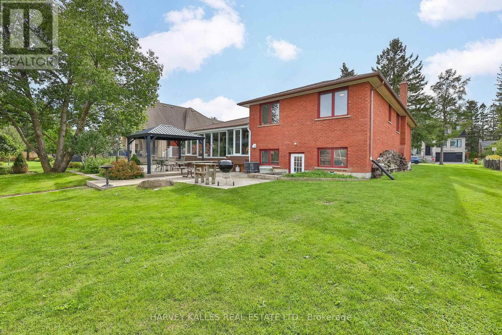 113 BOND CRESCENT