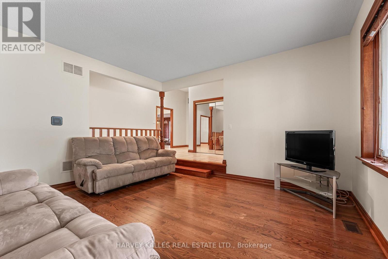 113 BOND CRESCENT