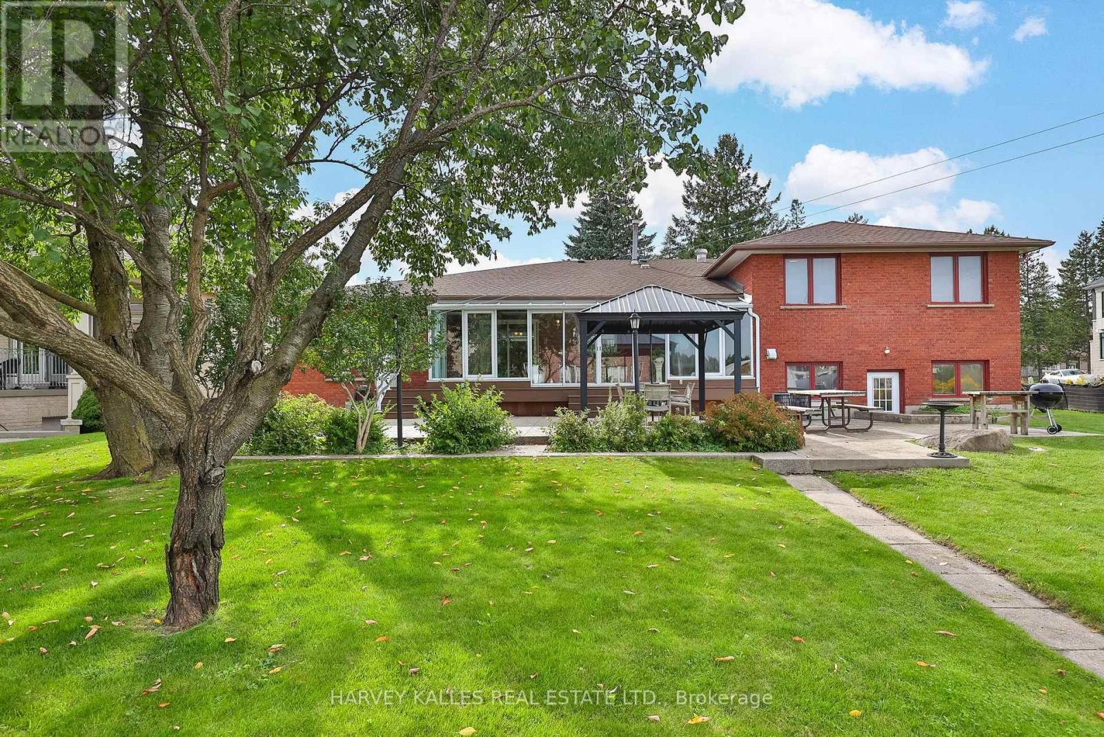 113 BOND CRESCENT