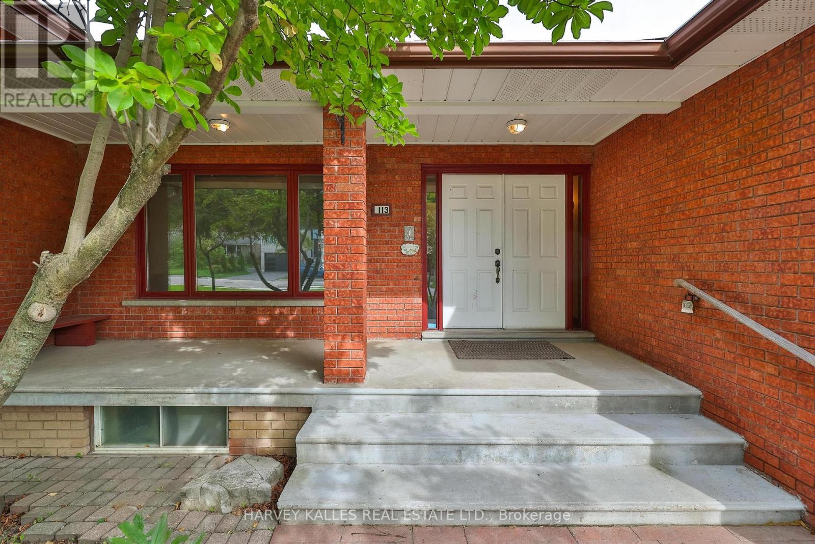113 BOND CRESCENT