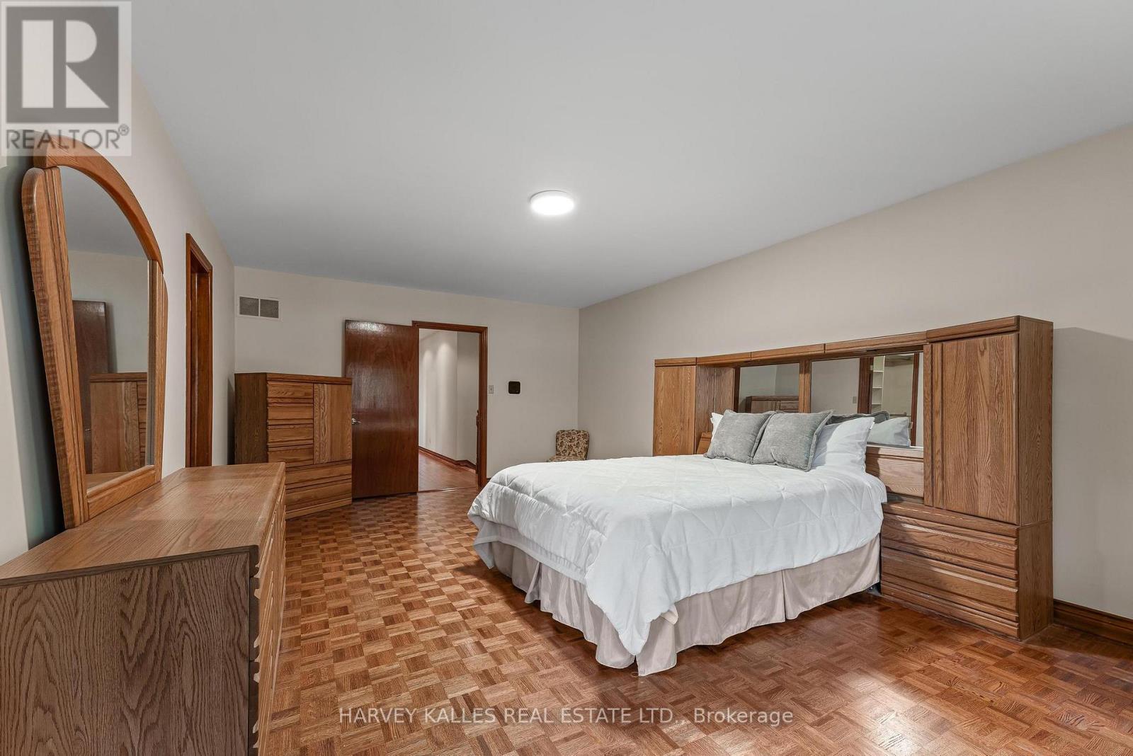 113 BOND CRESCENT