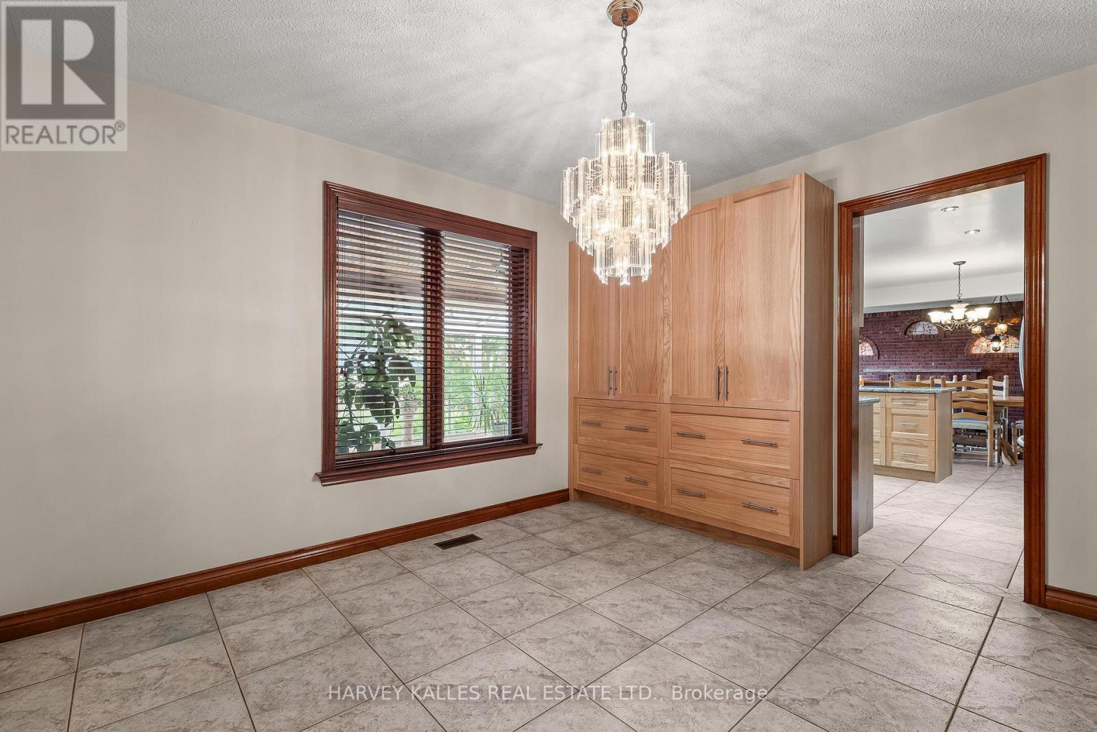 113 BOND CRESCENT