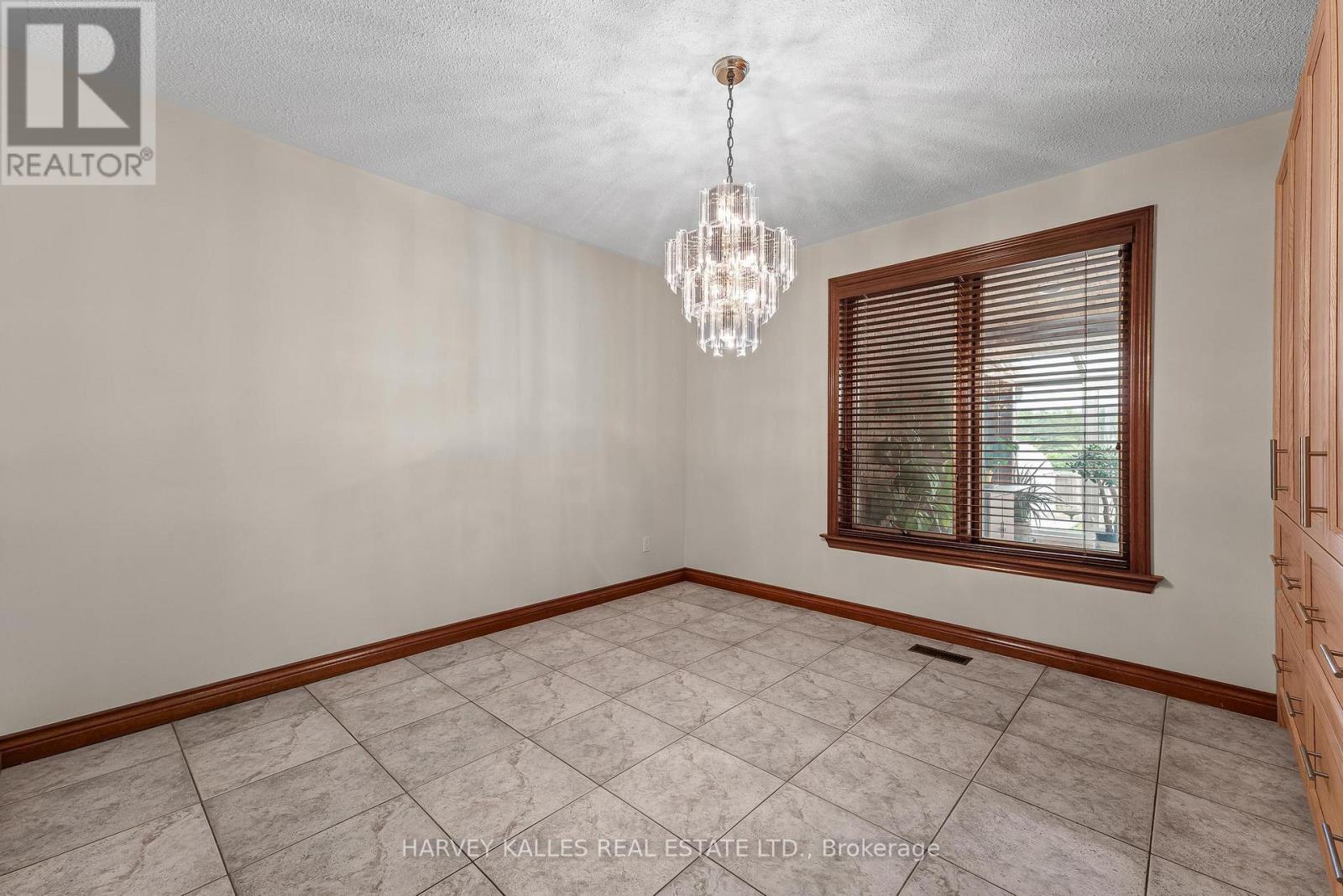 113 BOND CRESCENT