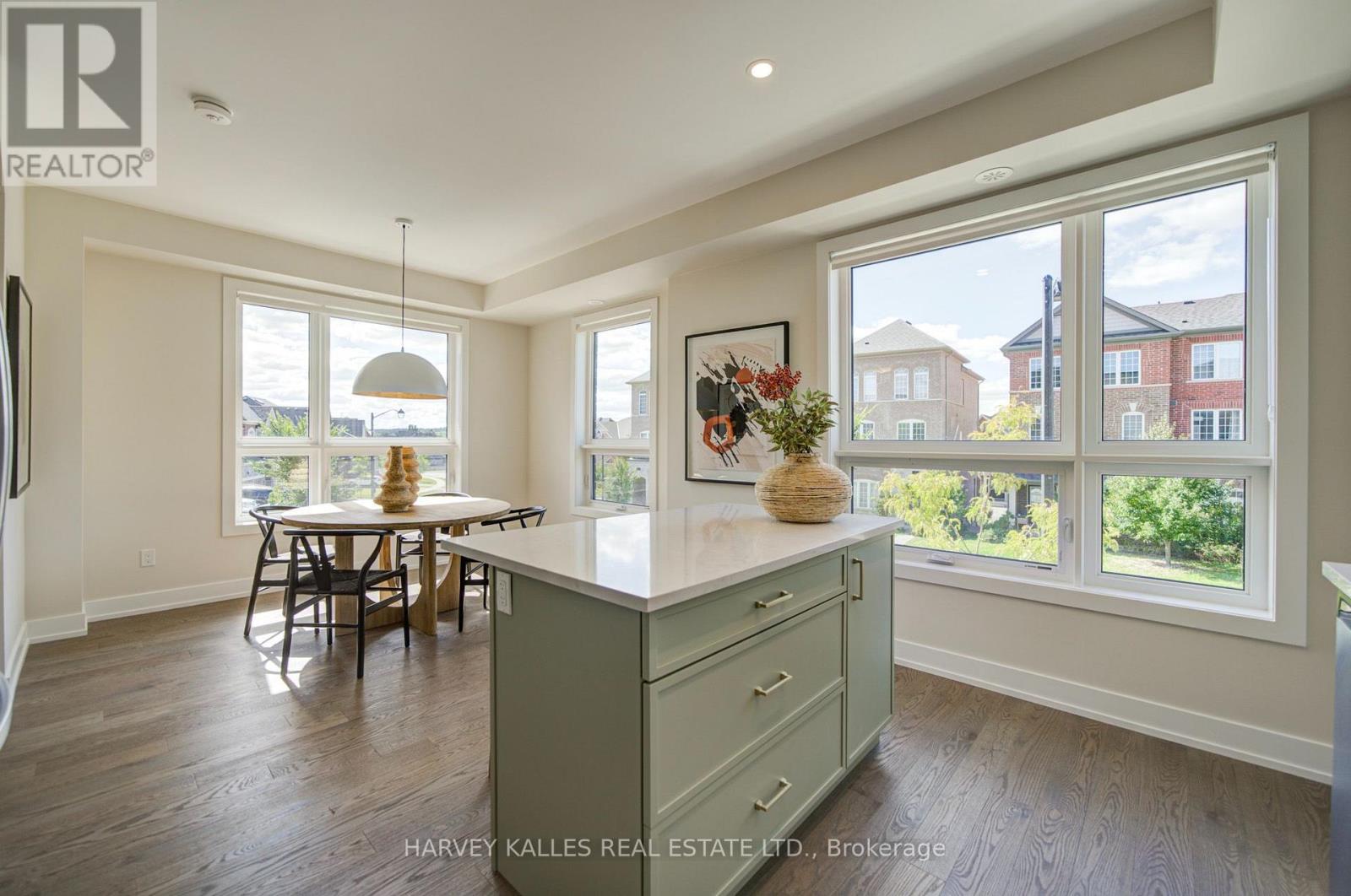 10 - 10 LYTHAM GREEN CIRCLE