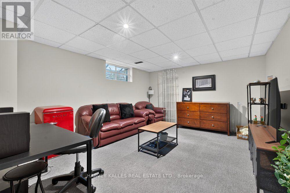 28 PUTTING GREEN CRESCENT