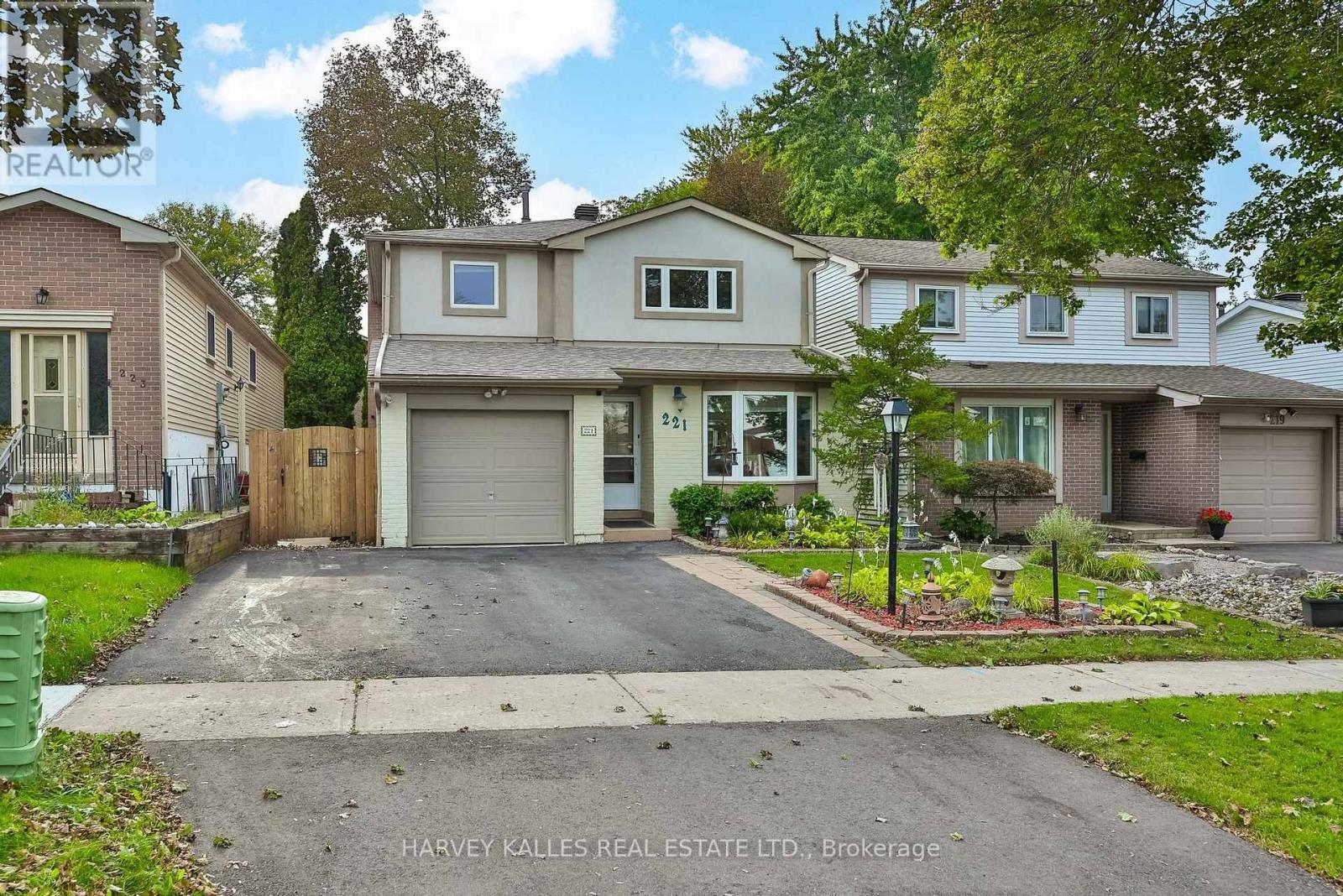 221 SNOWSHOE CRESCENT