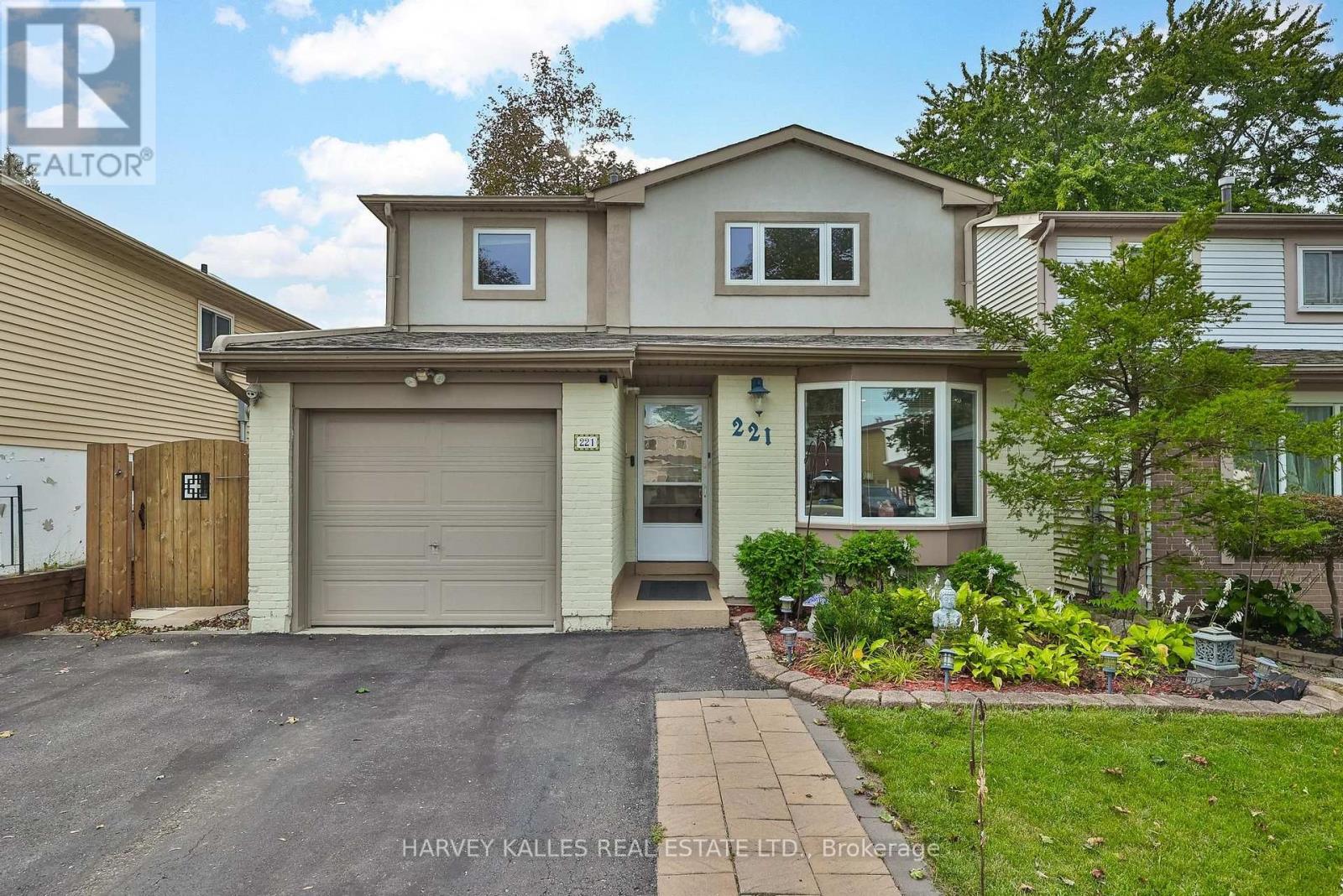 221 SNOWSHOE CRESCENT