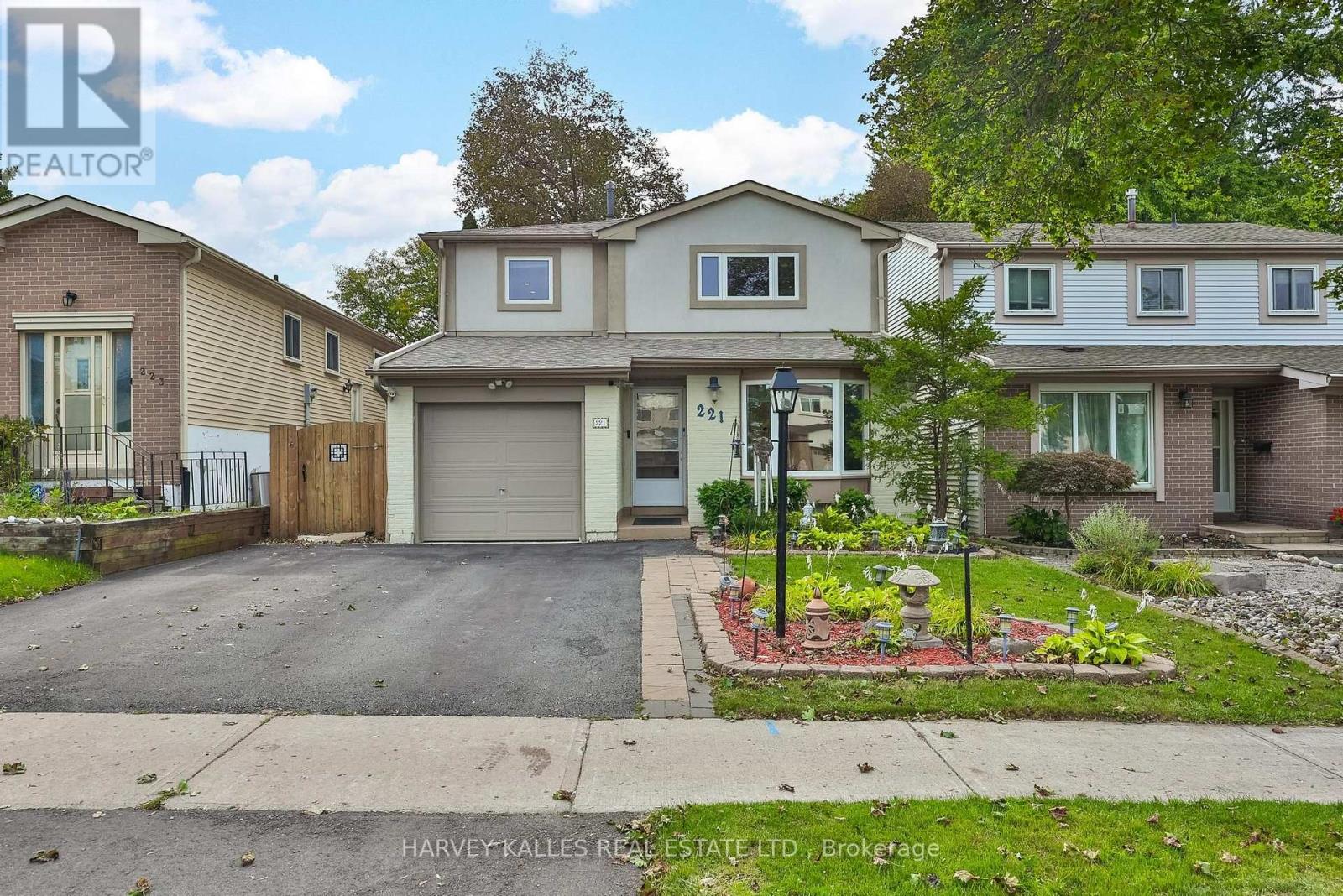 221 SNOWSHOE CRESCENT