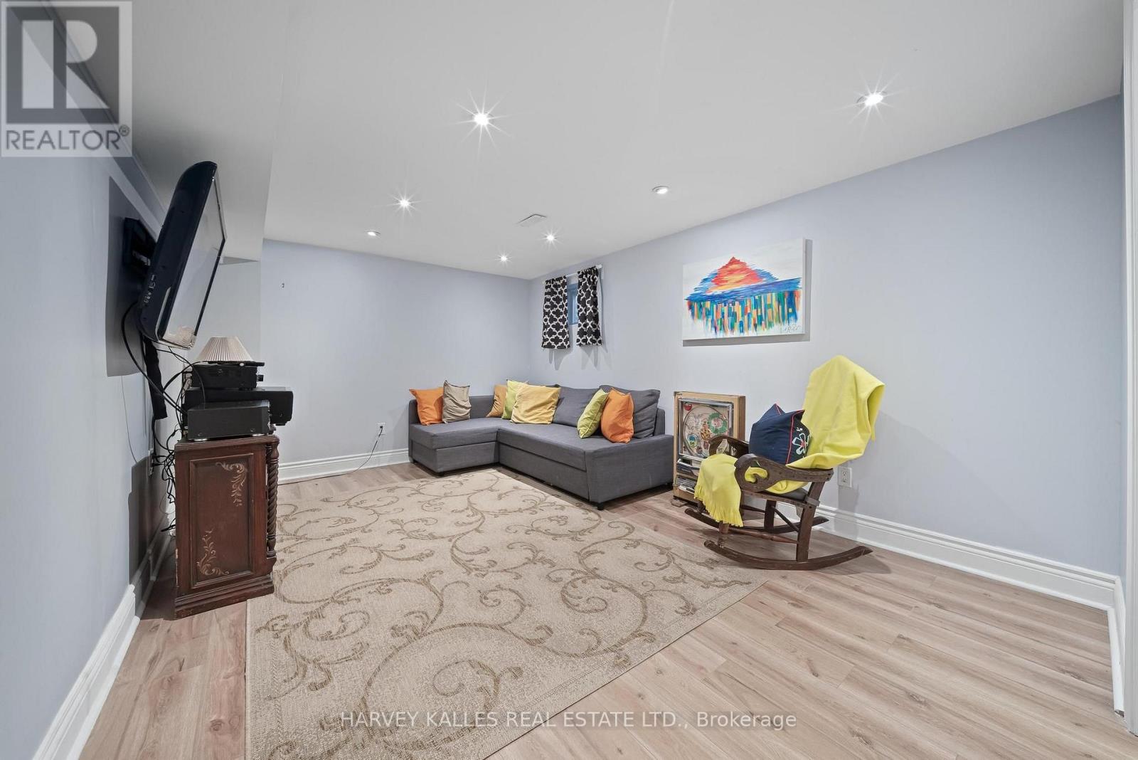 221 SNOWSHOE CRESCENT