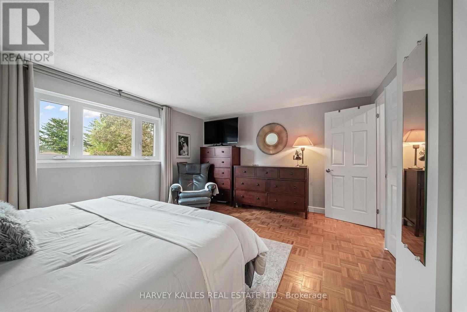 221 SNOWSHOE CRESCENT