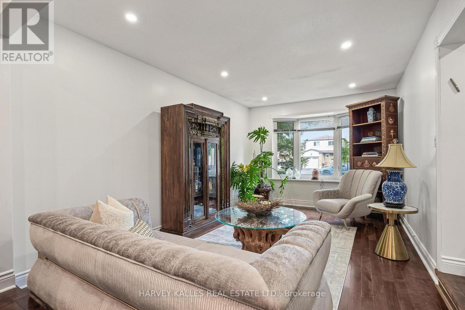 221 SNOWSHOE CRESCENT