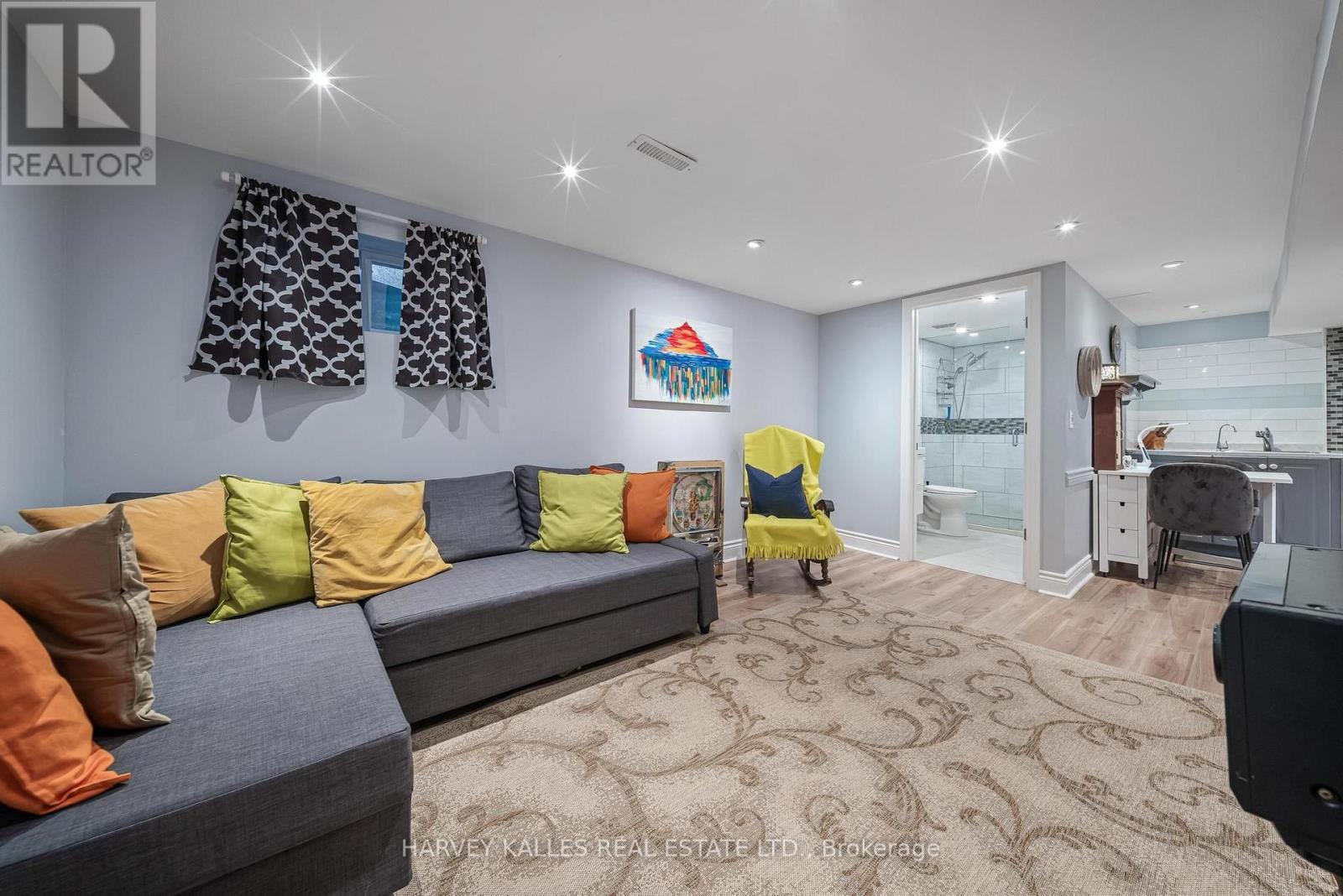 221 SNOWSHOE CRESCENT