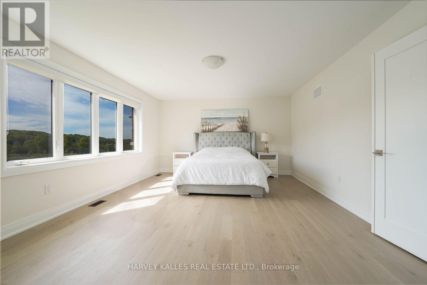 MAIN FLOOR - 253 SEAVIEW HEIGHTS