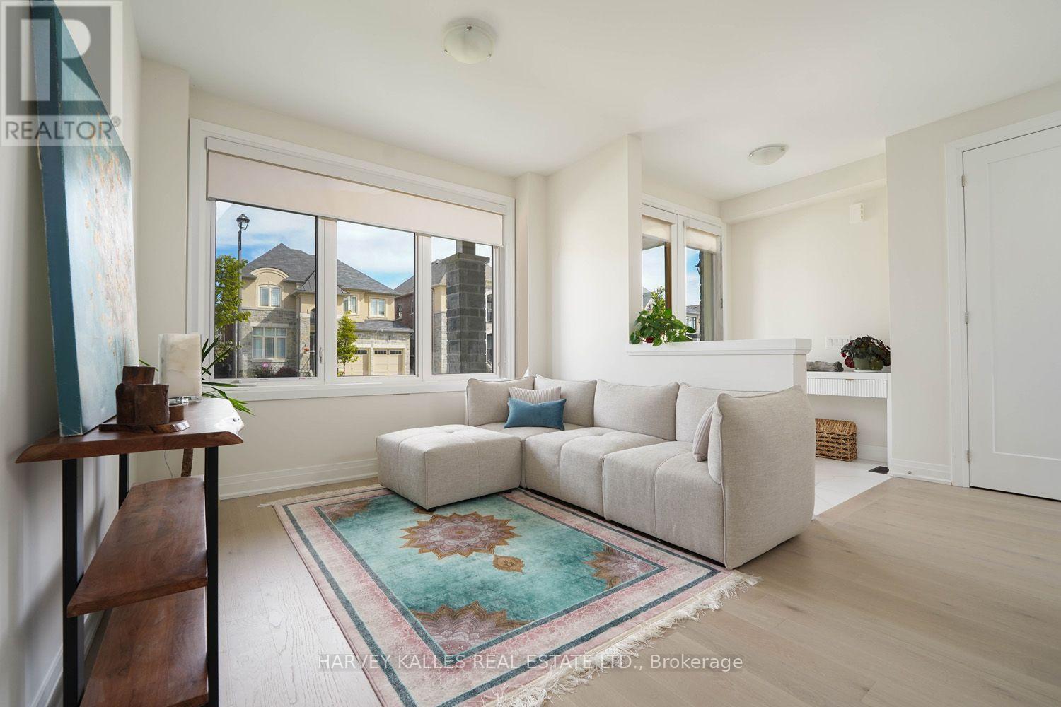 MAIN FLOOR - 253 SEAVIEW HEIGHTS