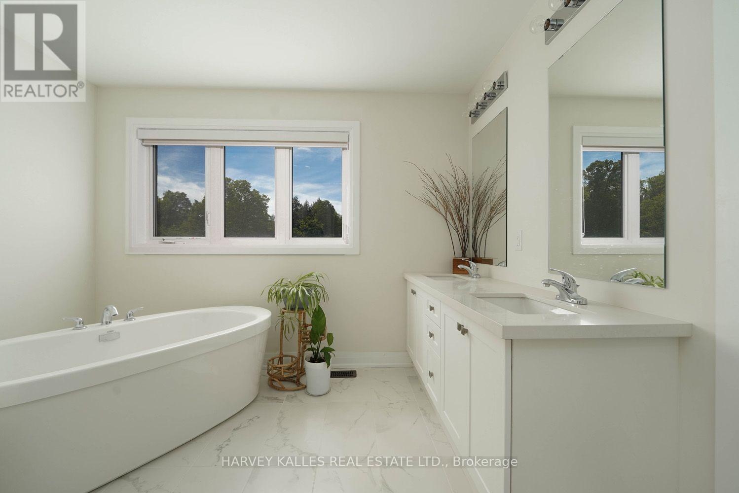 MAIN FLOOR - 253 SEAVIEW HEIGHTS