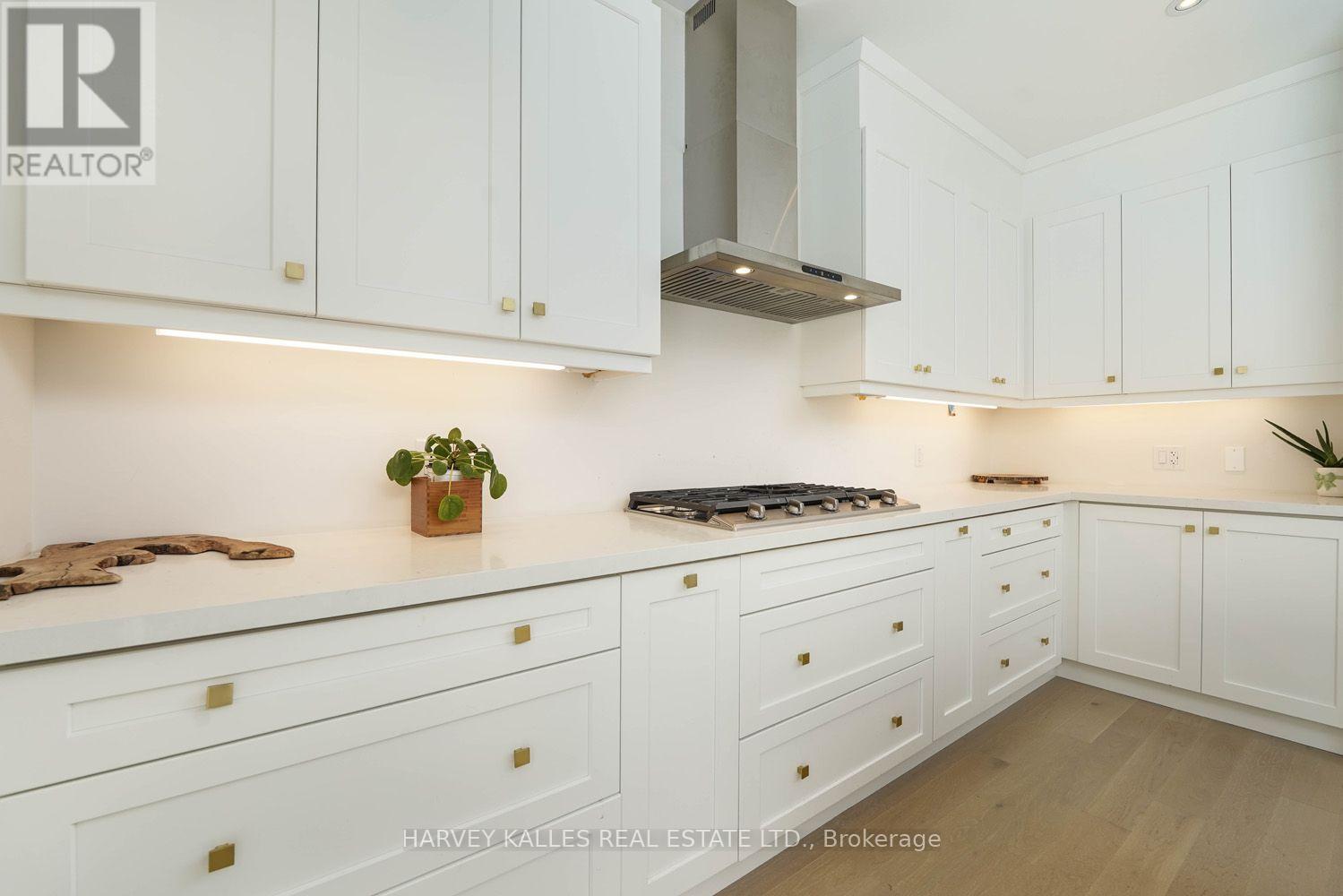 MAIN FLOOR - 253 SEAVIEW HEIGHTS