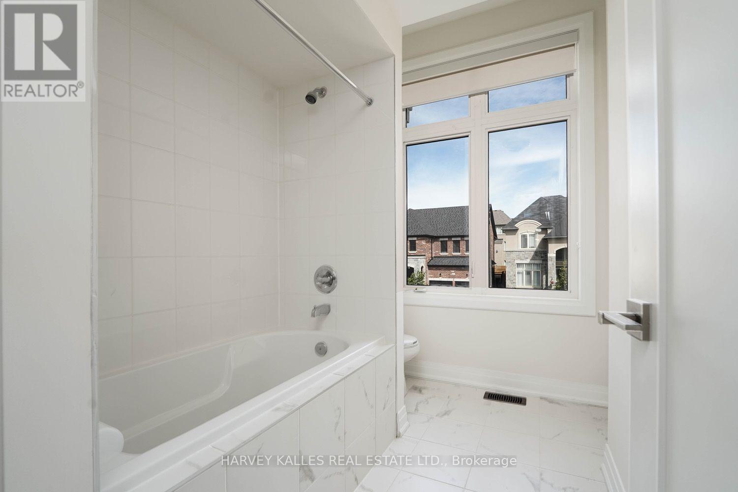 MAIN FLOOR - 253 SEAVIEW HEIGHTS