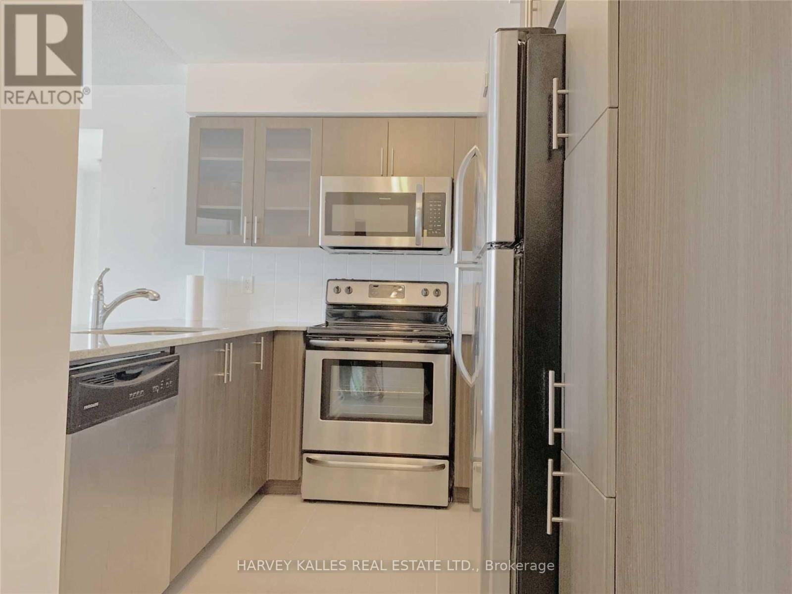 216 - 75 NORMAN BETHUNE AVENUE
