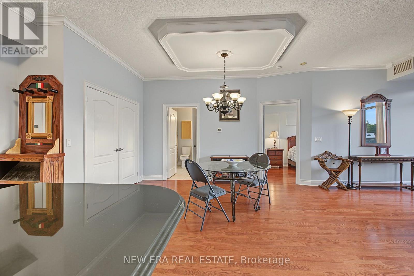 PH20 - 8201 ISLINGTON AVENUE
