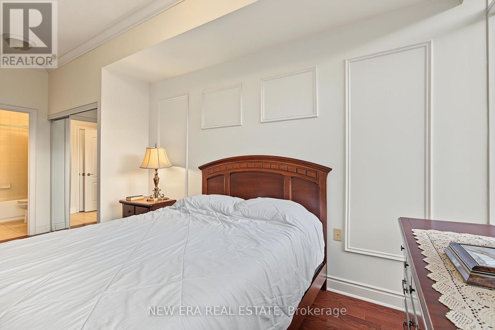PH20 - 8201 ISLINGTON AVENUE