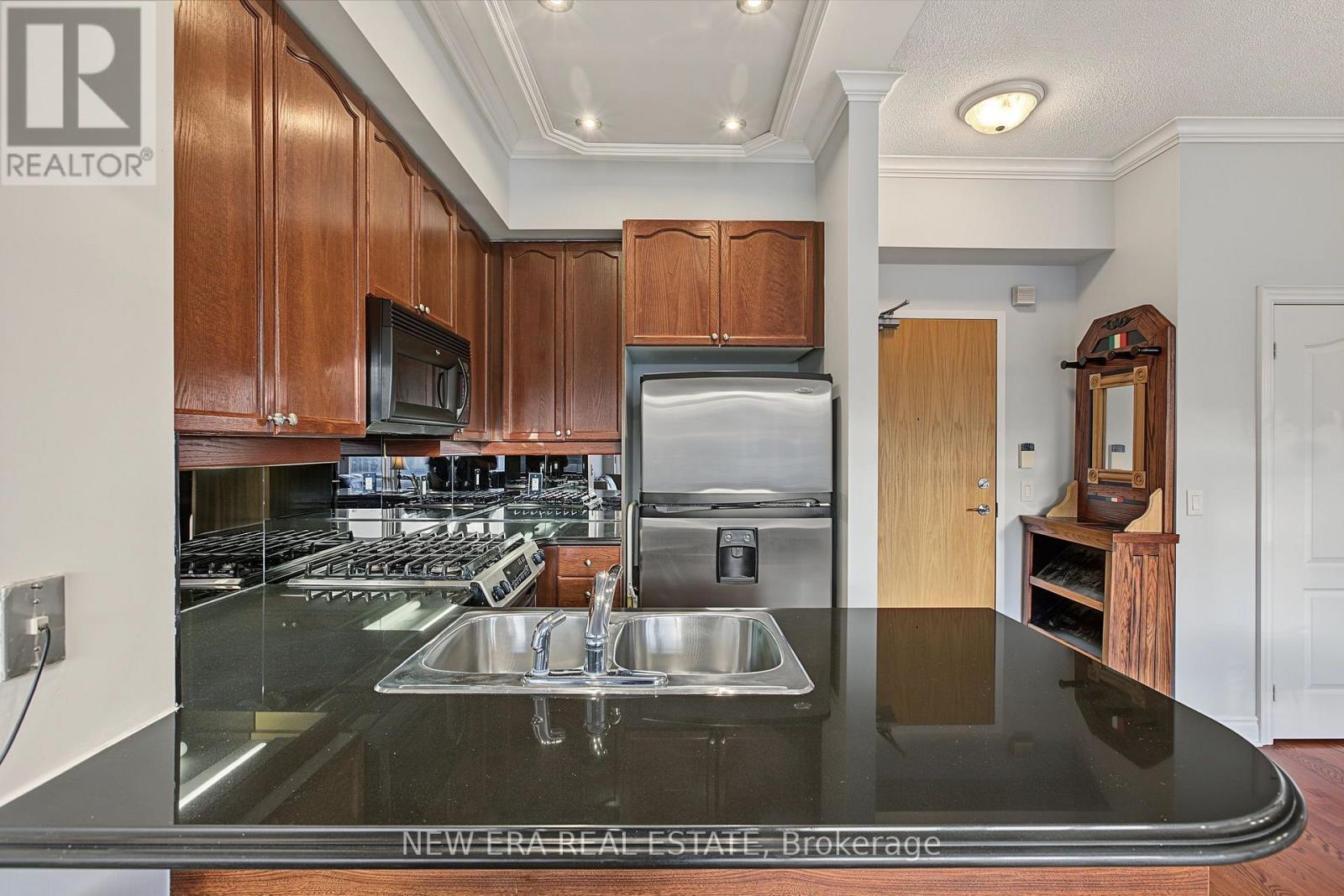 PH20 - 8201 ISLINGTON AVENUE