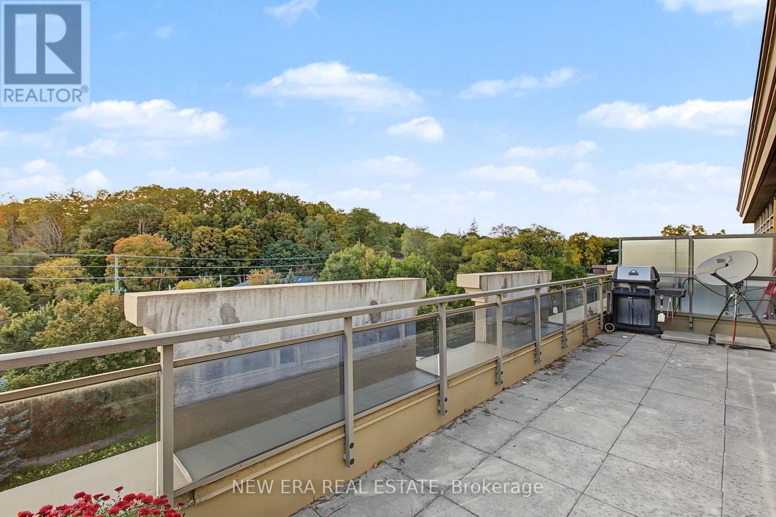 PH20 - 8201 ISLINGTON AVENUE