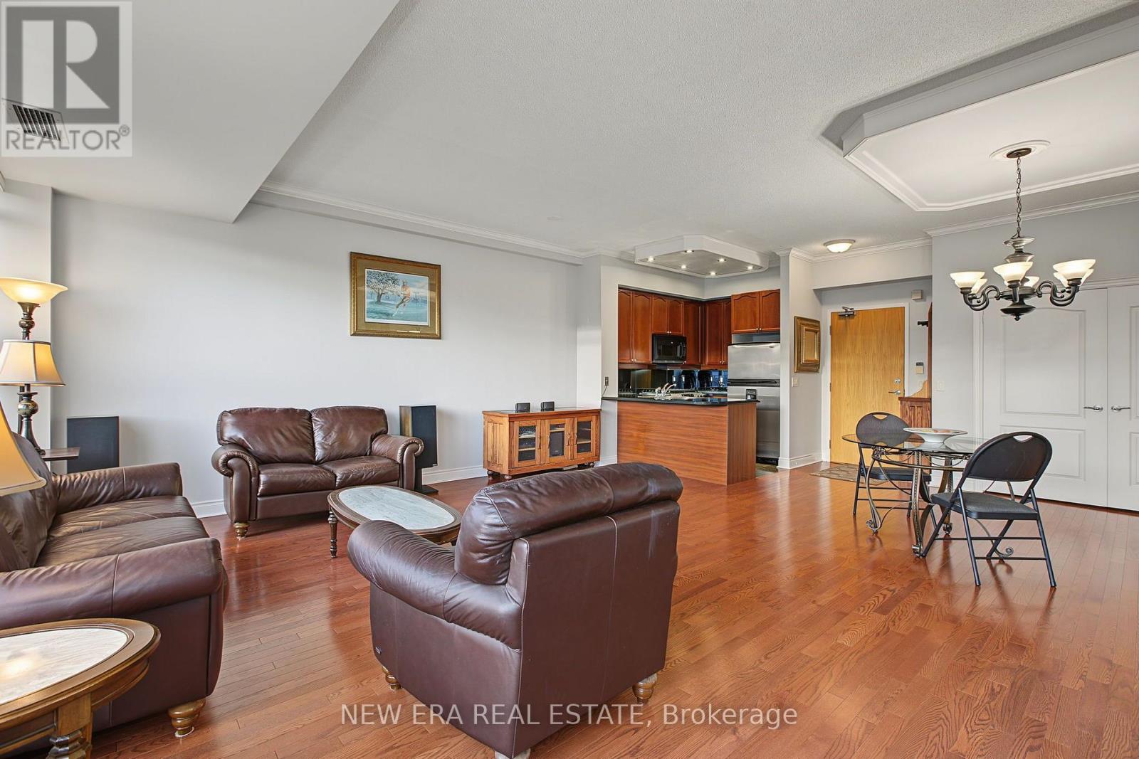 PH20 - 8201 ISLINGTON AVENUE