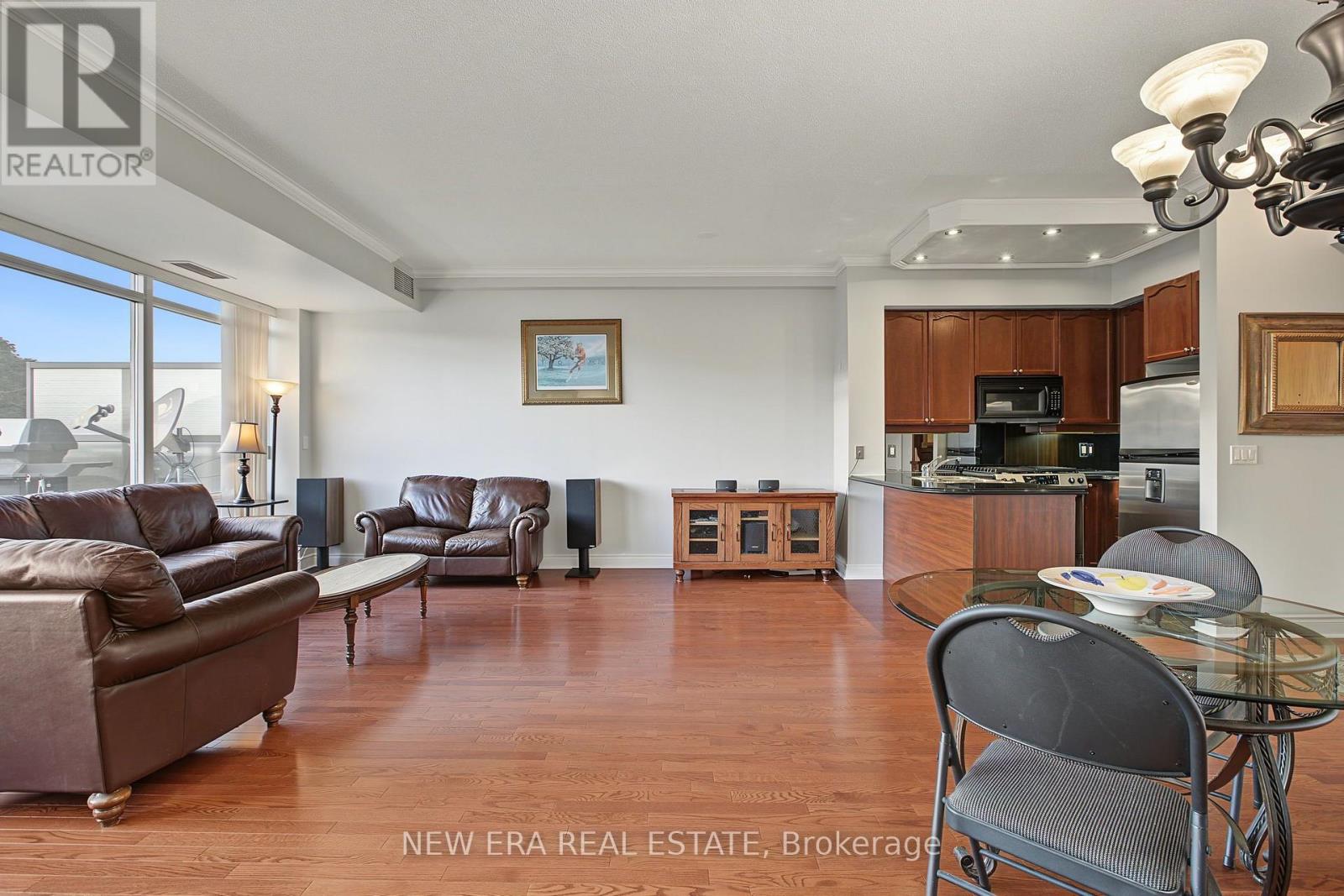 PH20 - 8201 ISLINGTON AVENUE