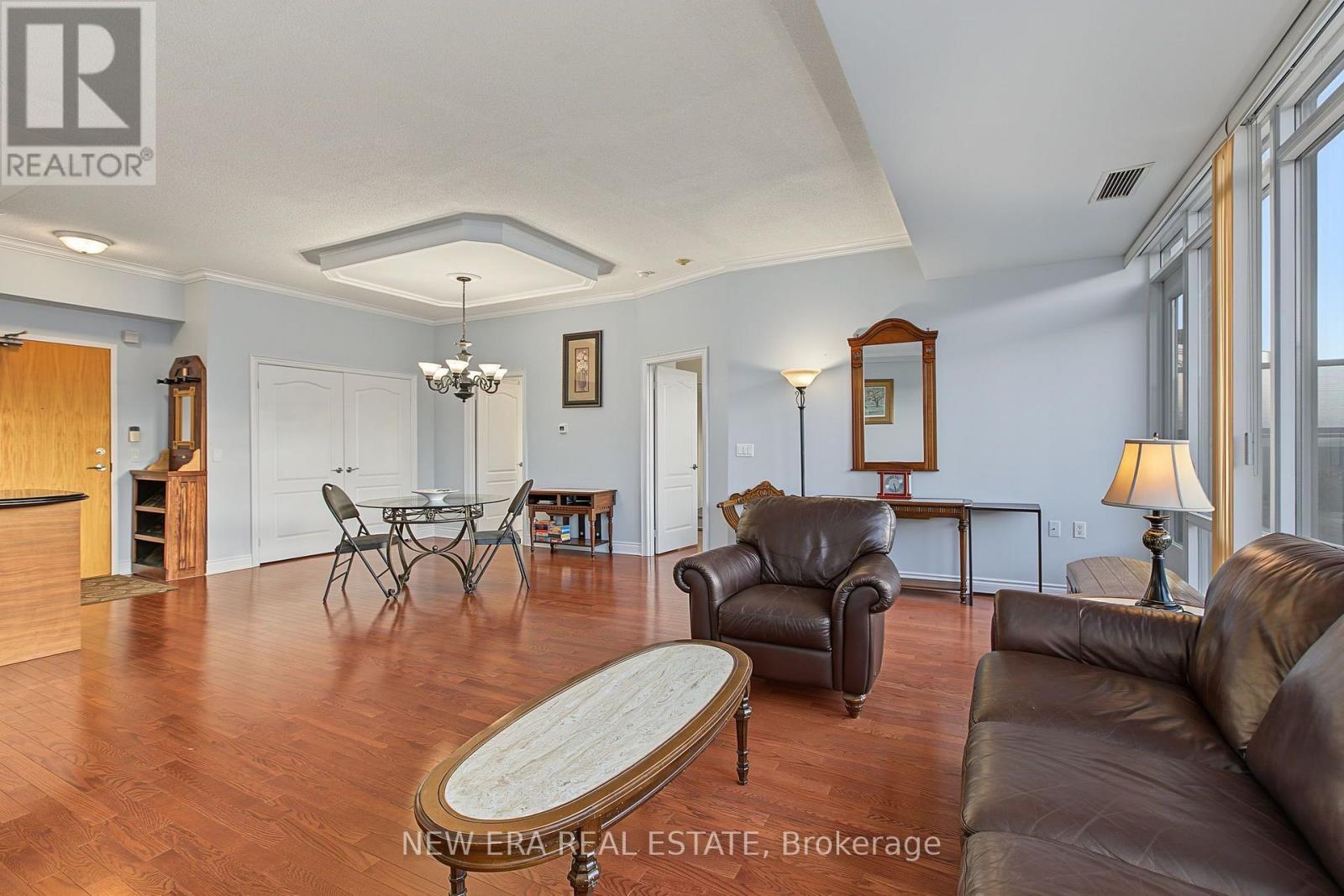 PH20 - 8201 ISLINGTON AVENUE