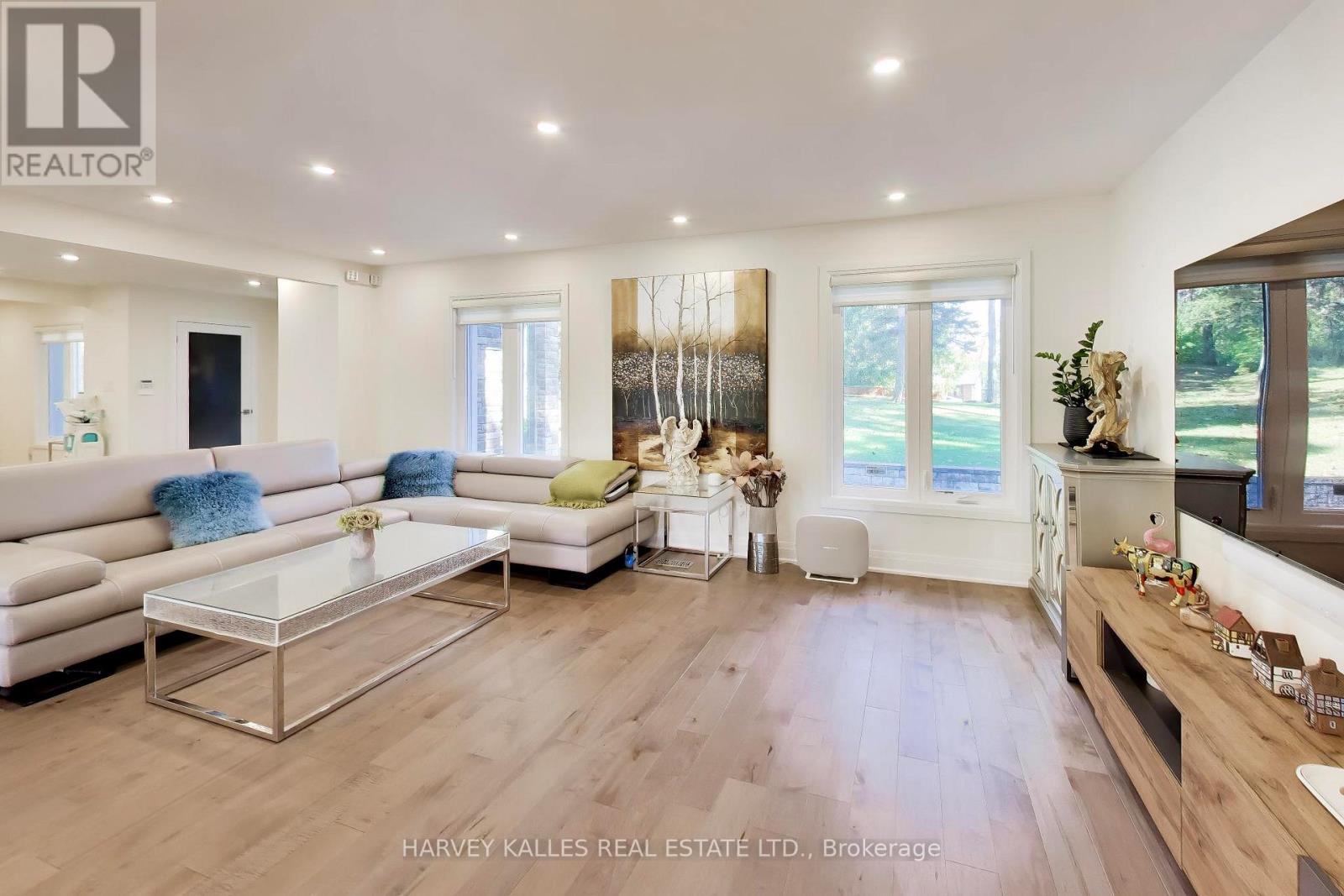 17 CYNTHIA CRESCENT