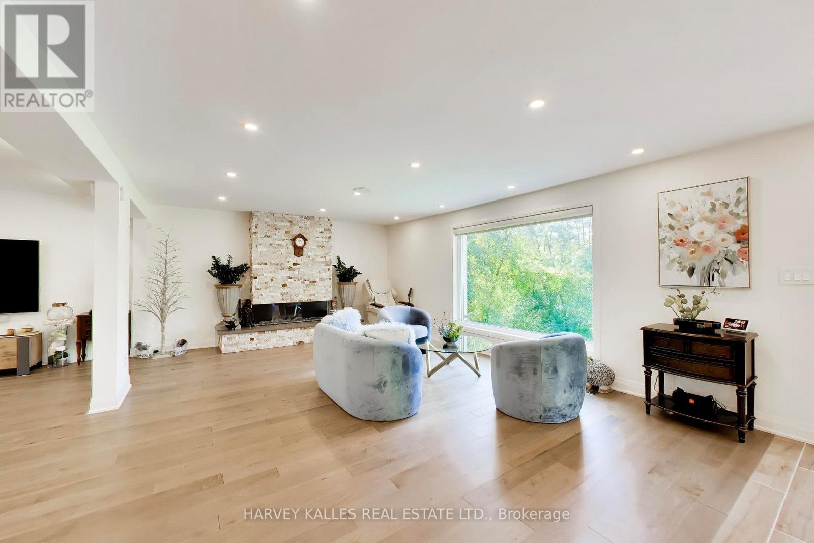 17 CYNTHIA CRESCENT