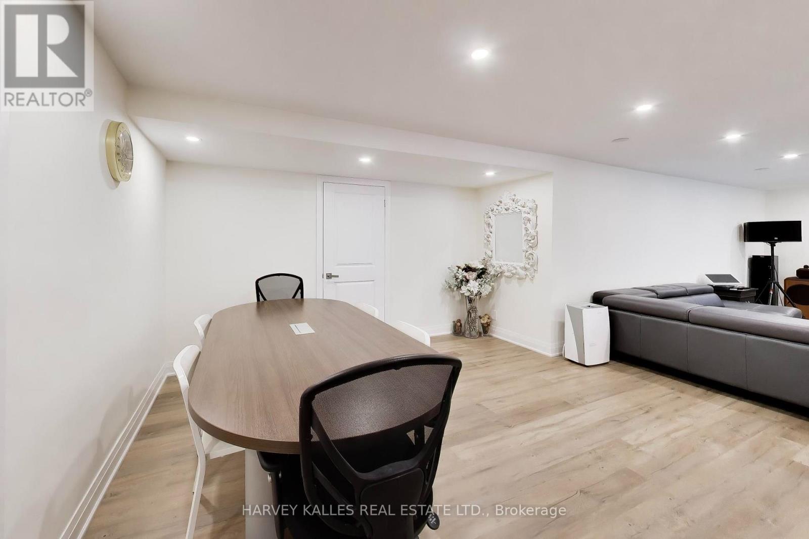 17 CYNTHIA CRESCENT