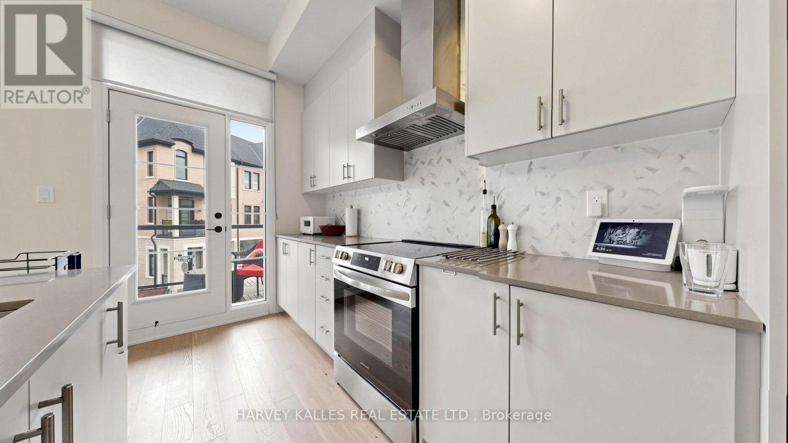 44 DE LA ROCHE DRIVE