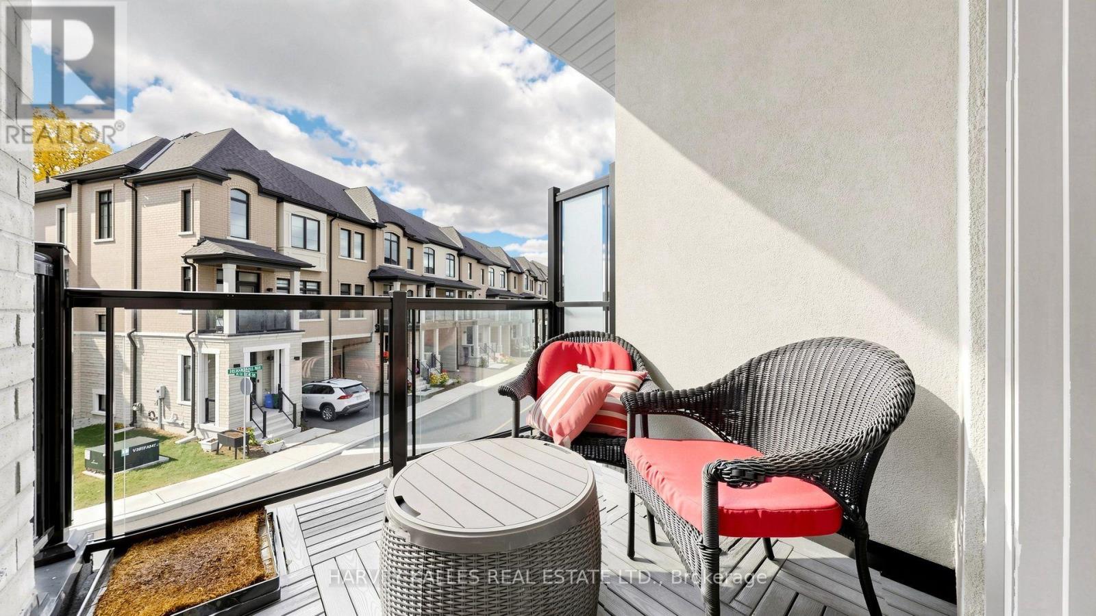 44 DE LA ROCHE DRIVE