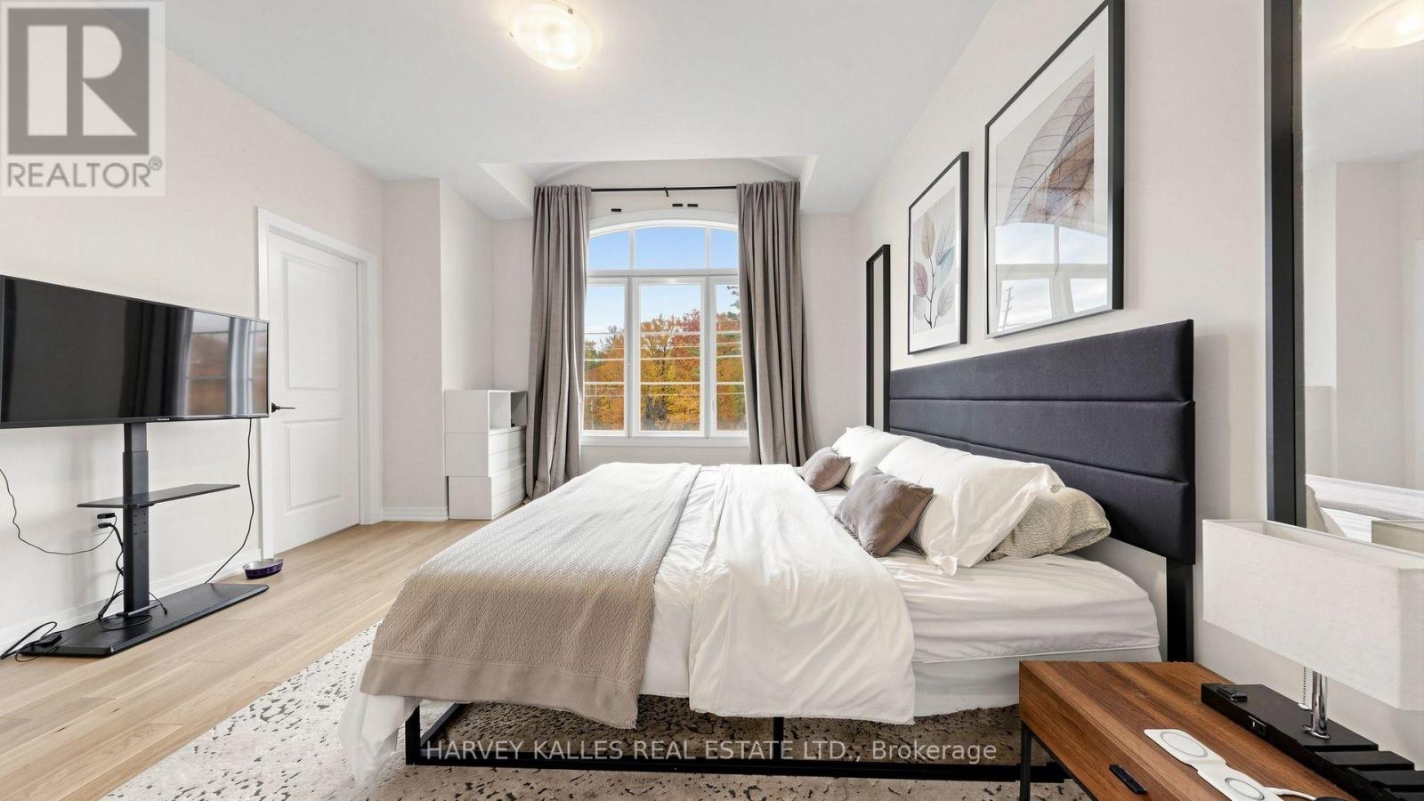 44 DE LA ROCHE DRIVE