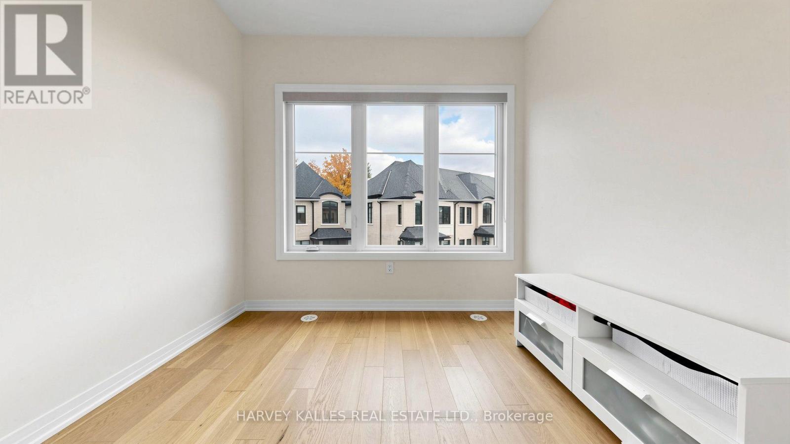44 DE LA ROCHE DRIVE