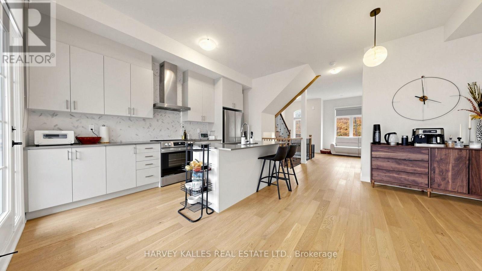 44 DE LA ROCHE DRIVE