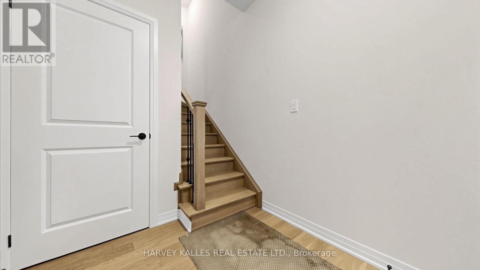 44 DE LA ROCHE DRIVE
