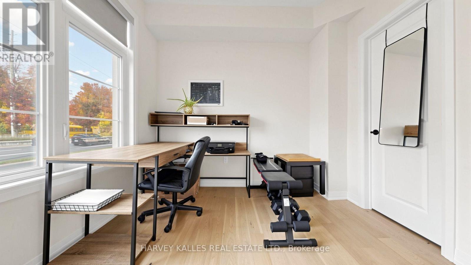 44 DE LA ROCHE DRIVE