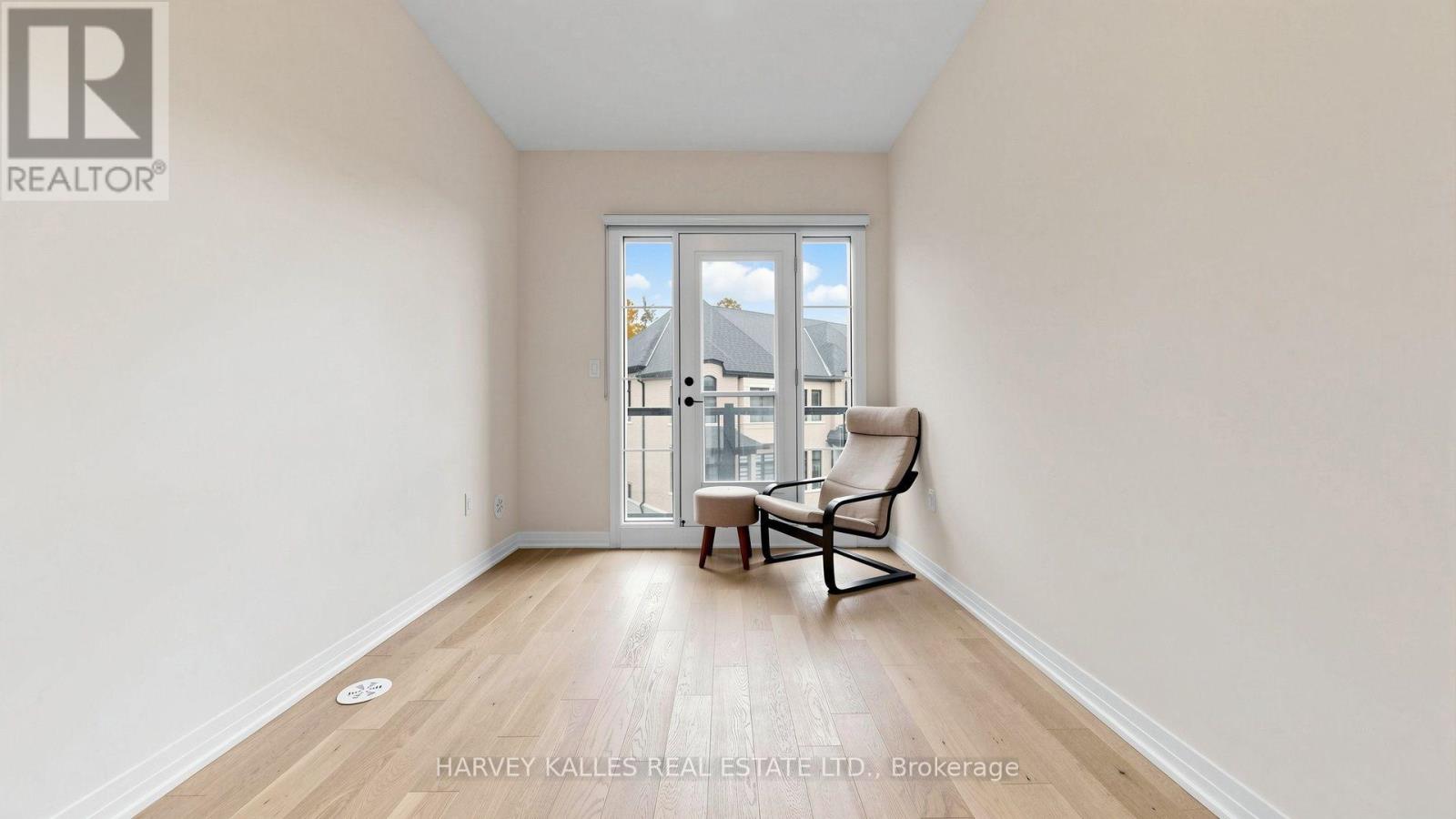 44 DE LA ROCHE DRIVE