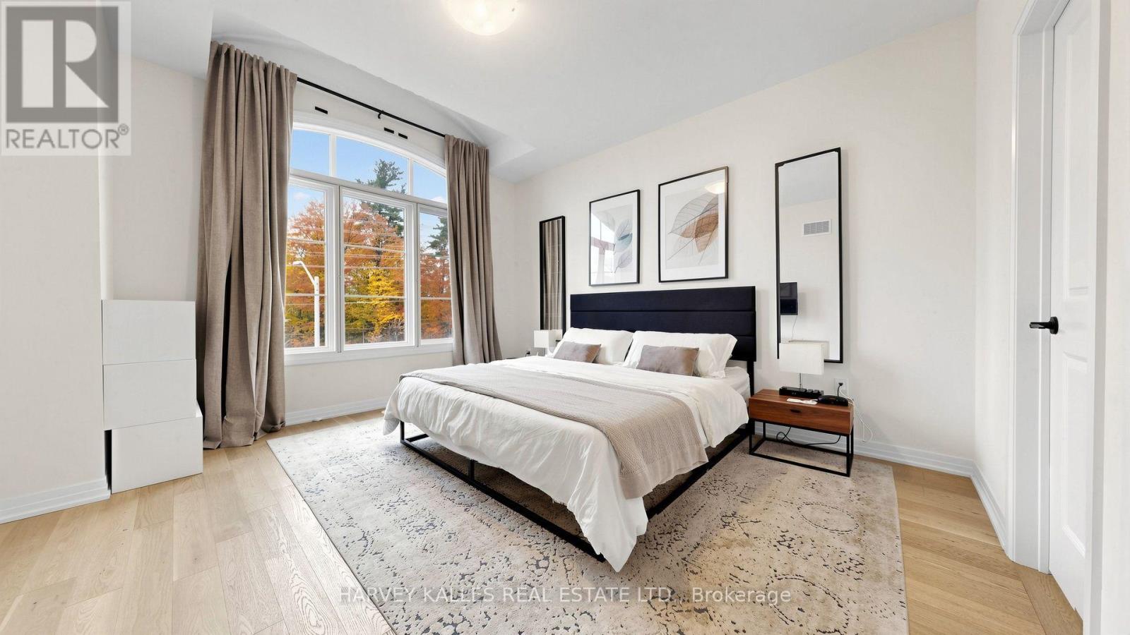 44 DE LA ROCHE DRIVE