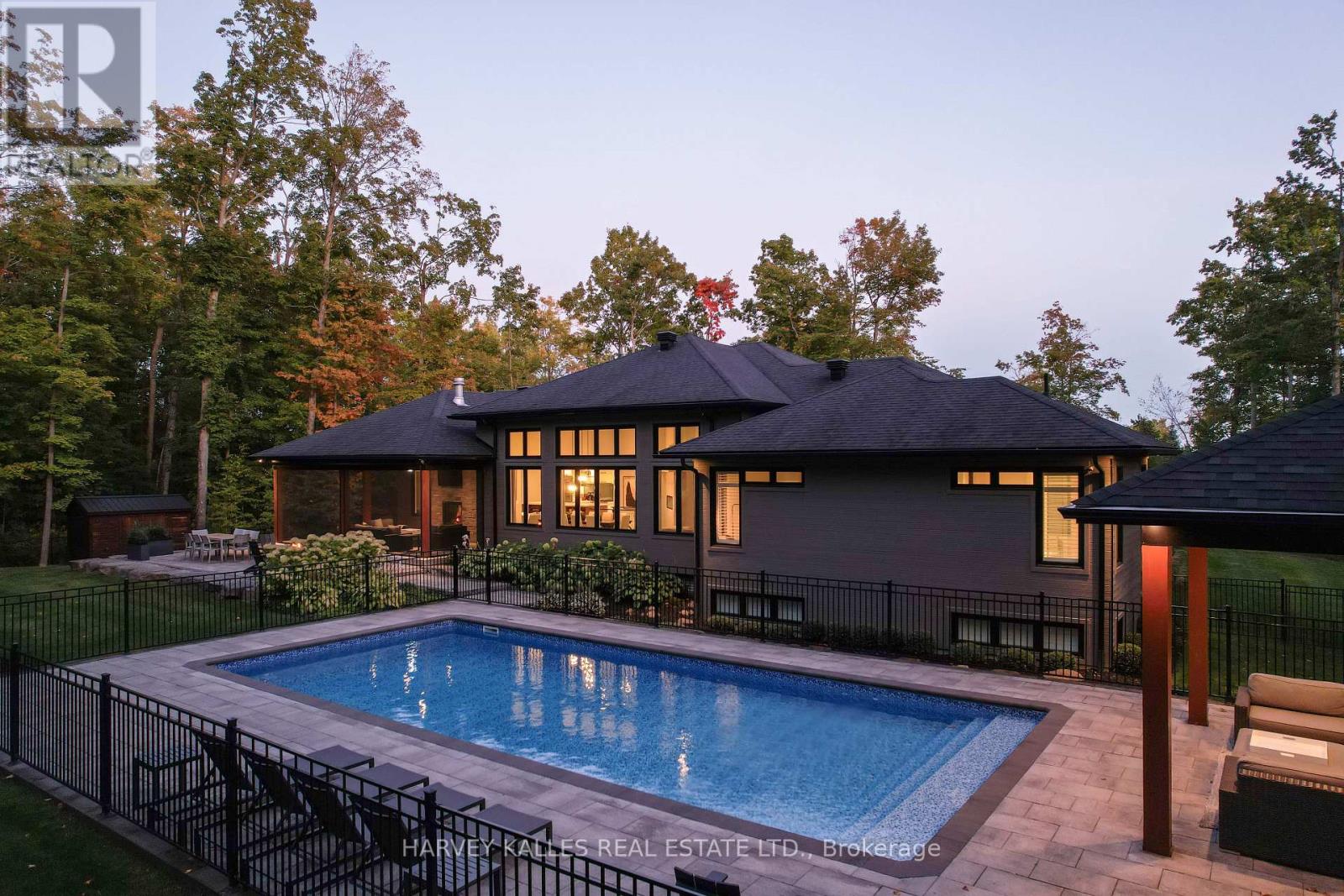 42 WINDFIELD DRIVE W
