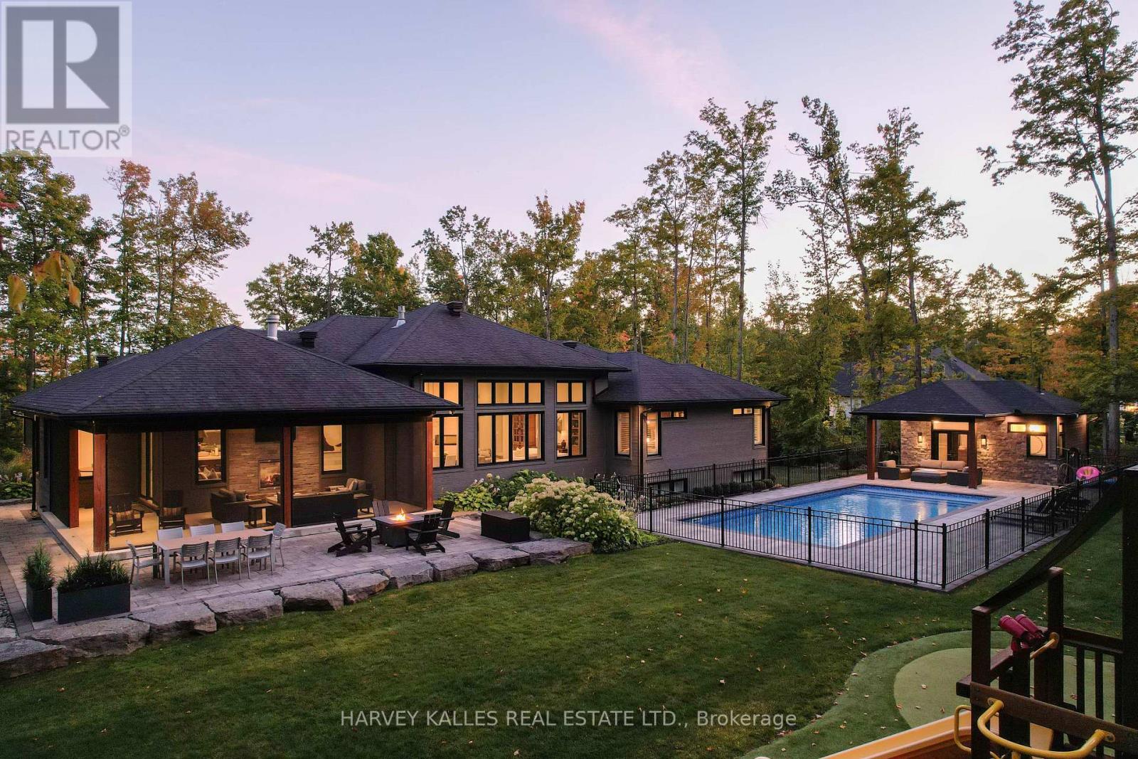 42 WINDFIELD DRIVE W