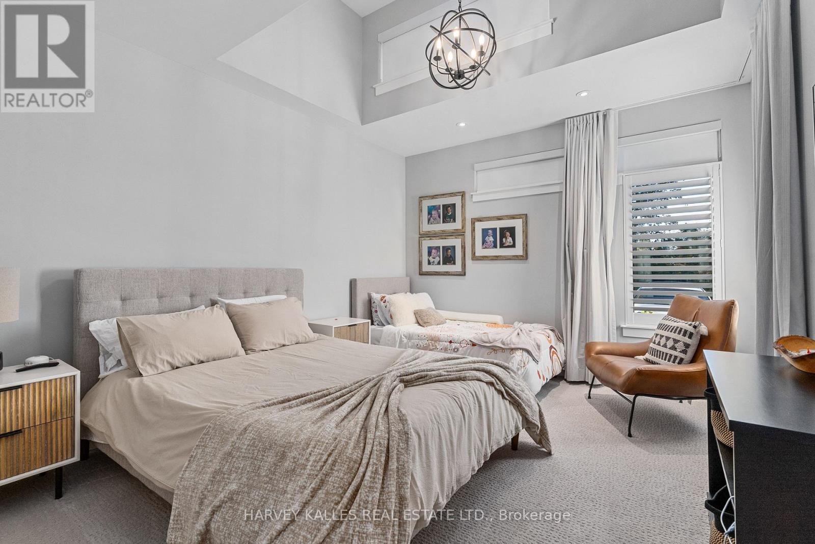 42 WINDFIELD DRIVE W