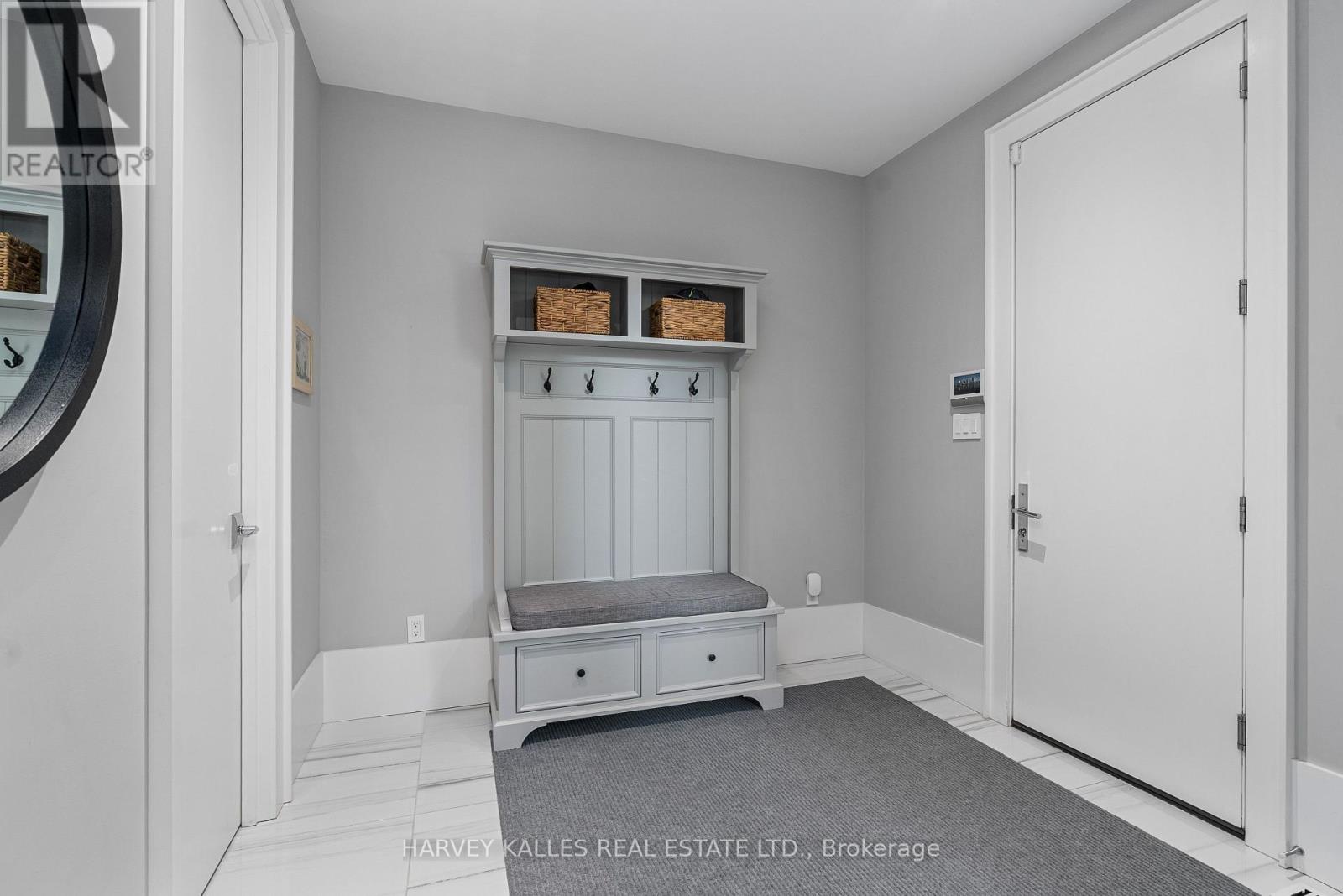 42 WINDFIELD DRIVE W