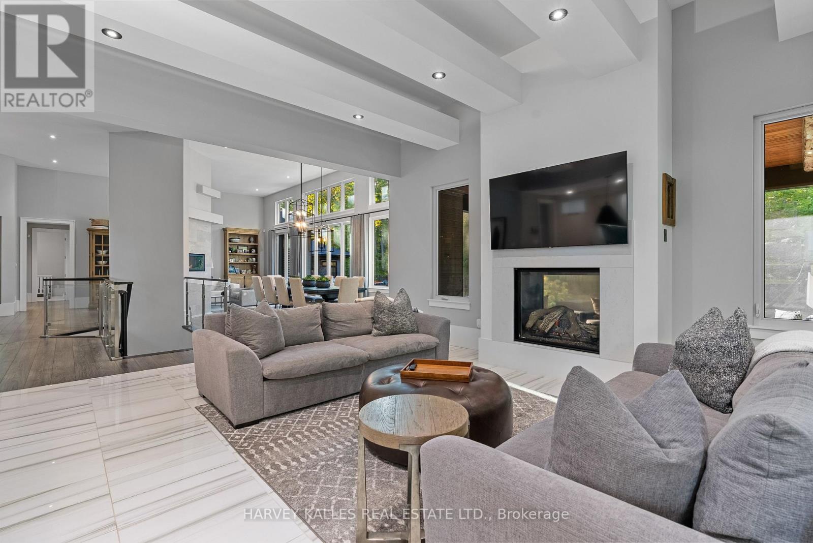 42 WINDFIELD DRIVE W
