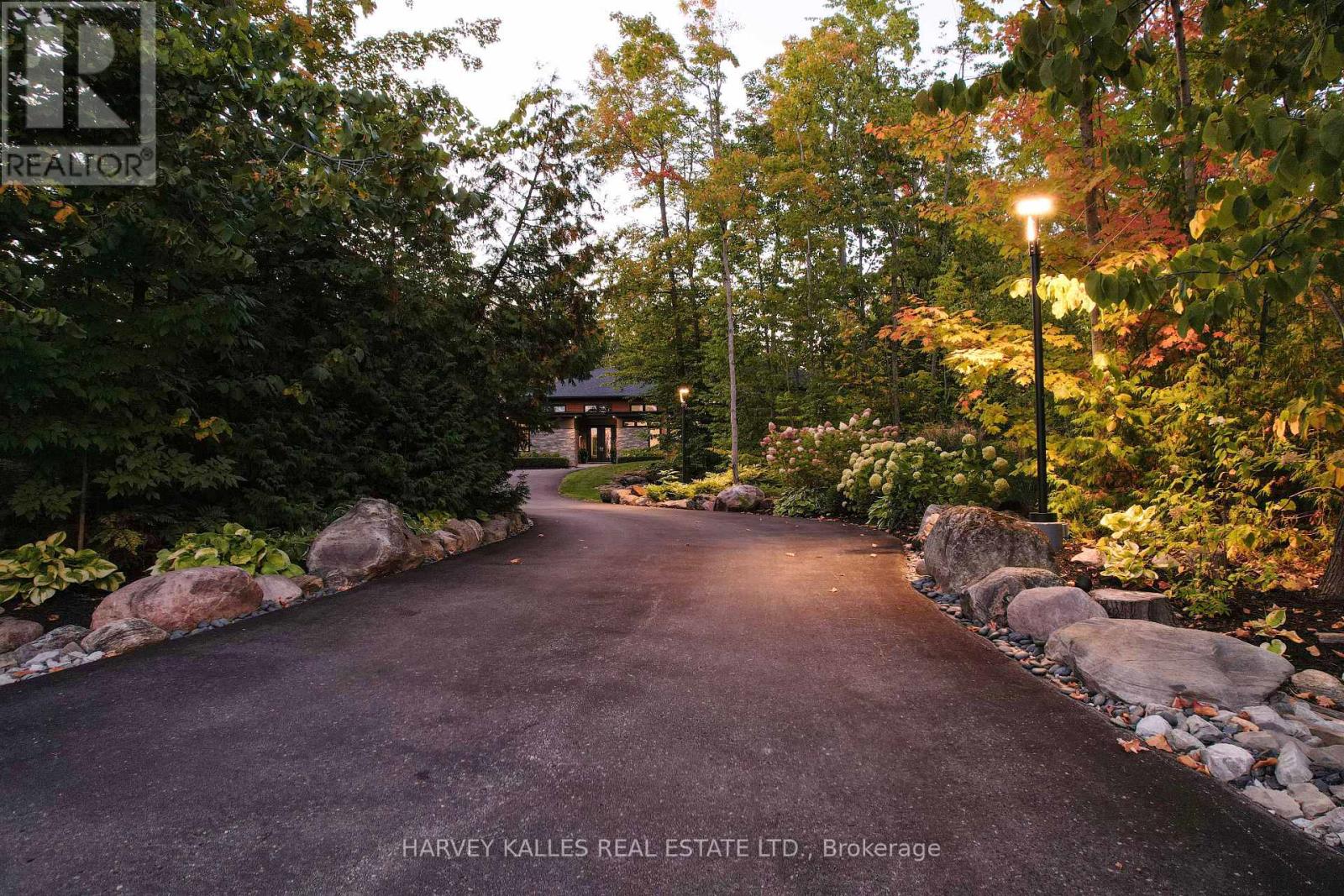 42 WINDFIELD DRIVE W