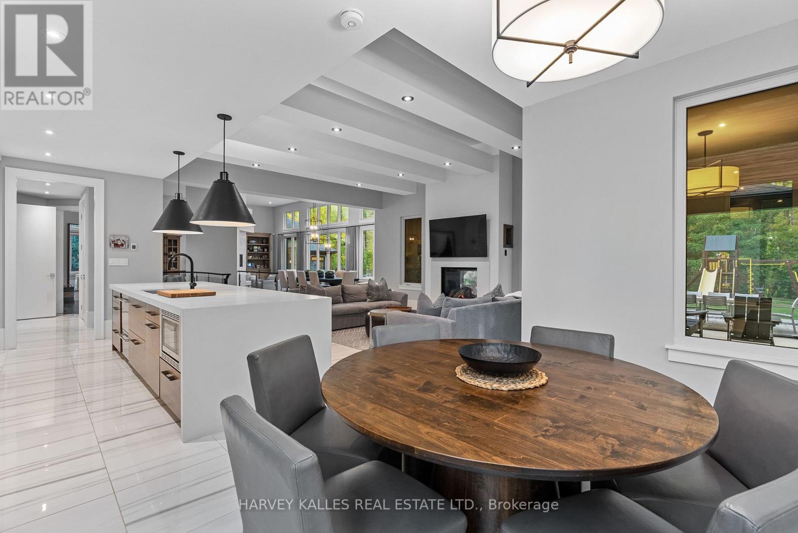 42 WINDFIELD DRIVE W