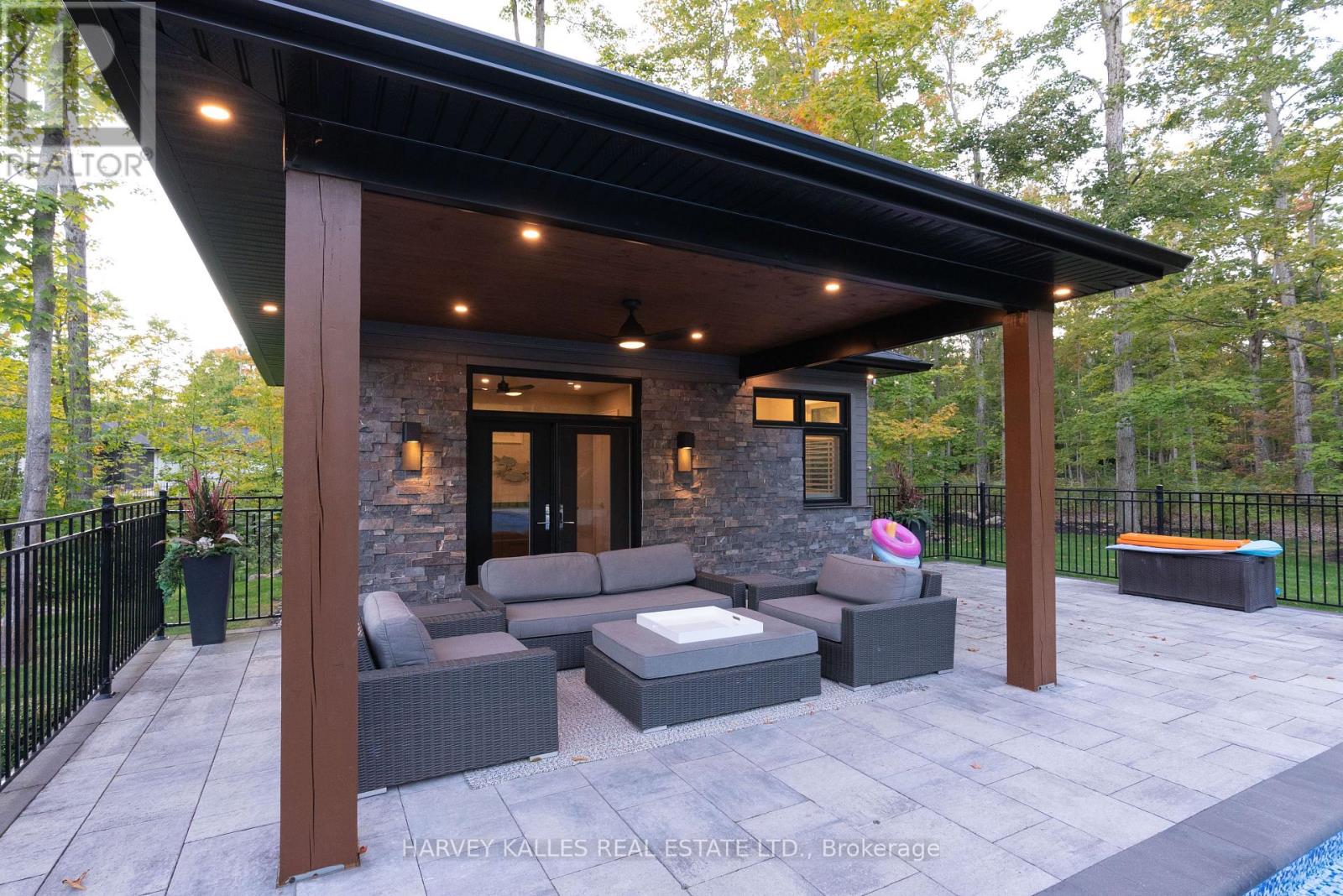 42 WINDFIELD DRIVE W